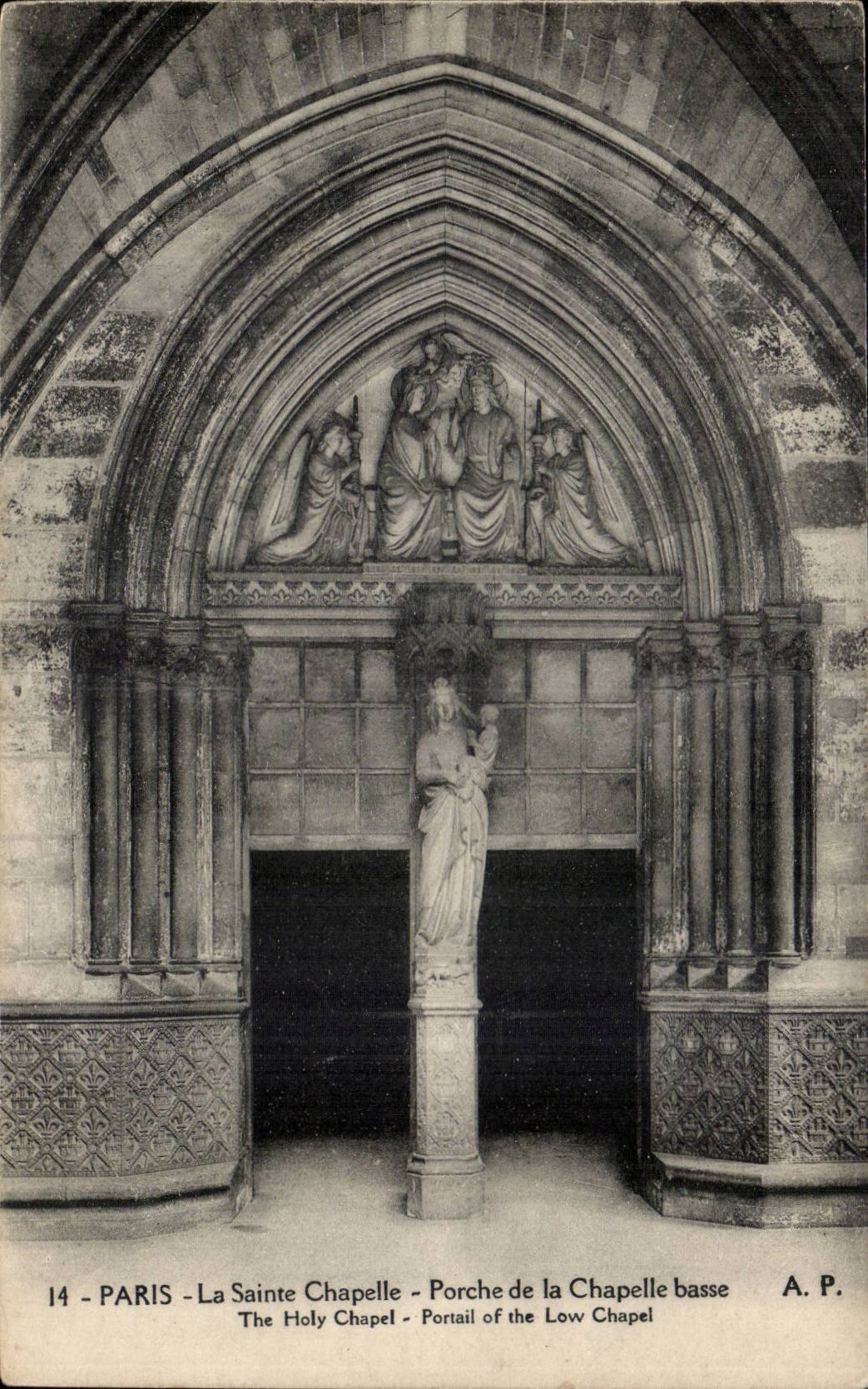 Paris CPA La Sainte Chapelle Porche de la chapelle basse