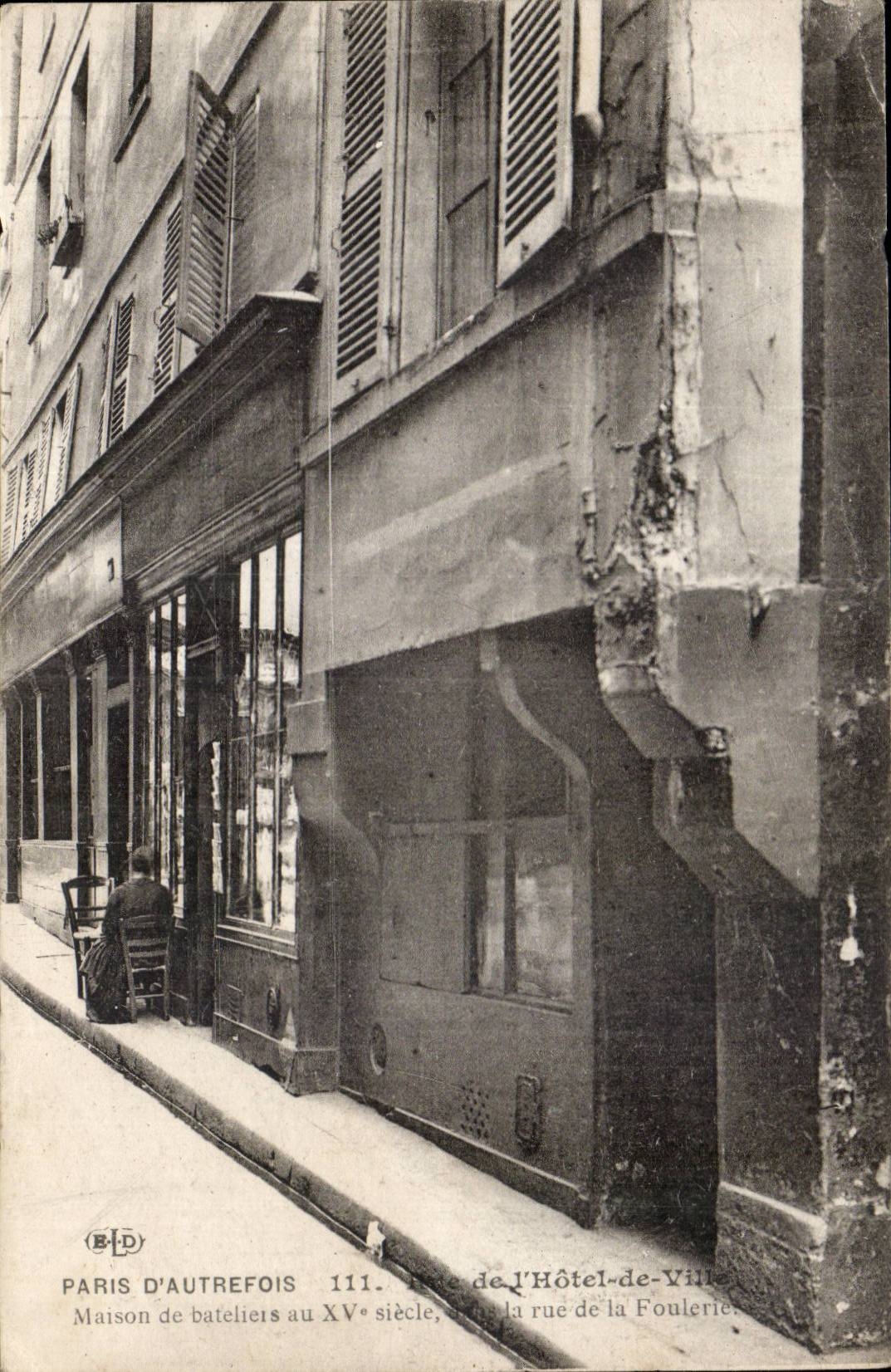 Paris CPA Rue de l'hotel de ville Maison des bateliers dans la rue de la Foulerie