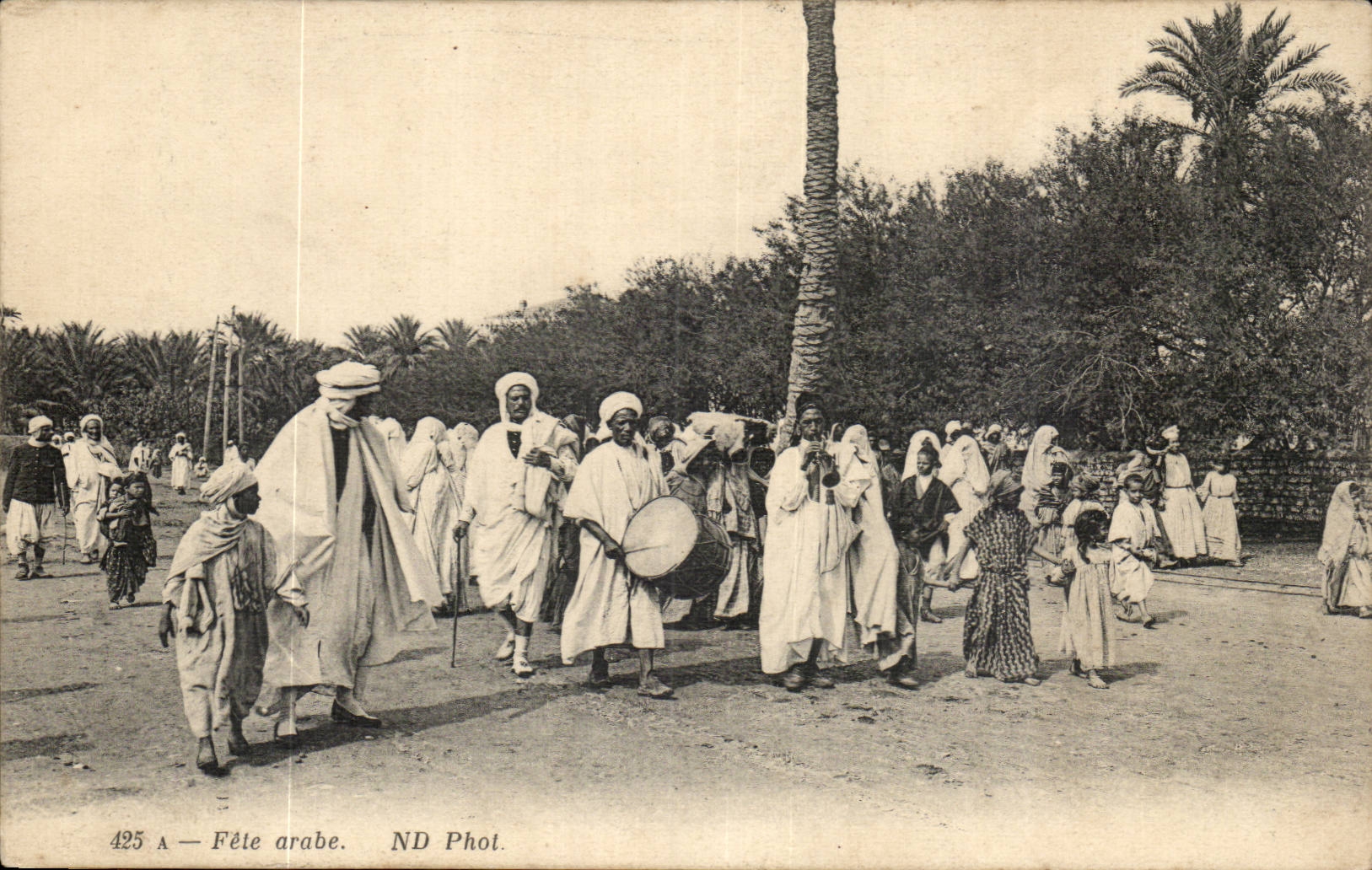 Szenen und Standards Algerien-CPA feiert Araber