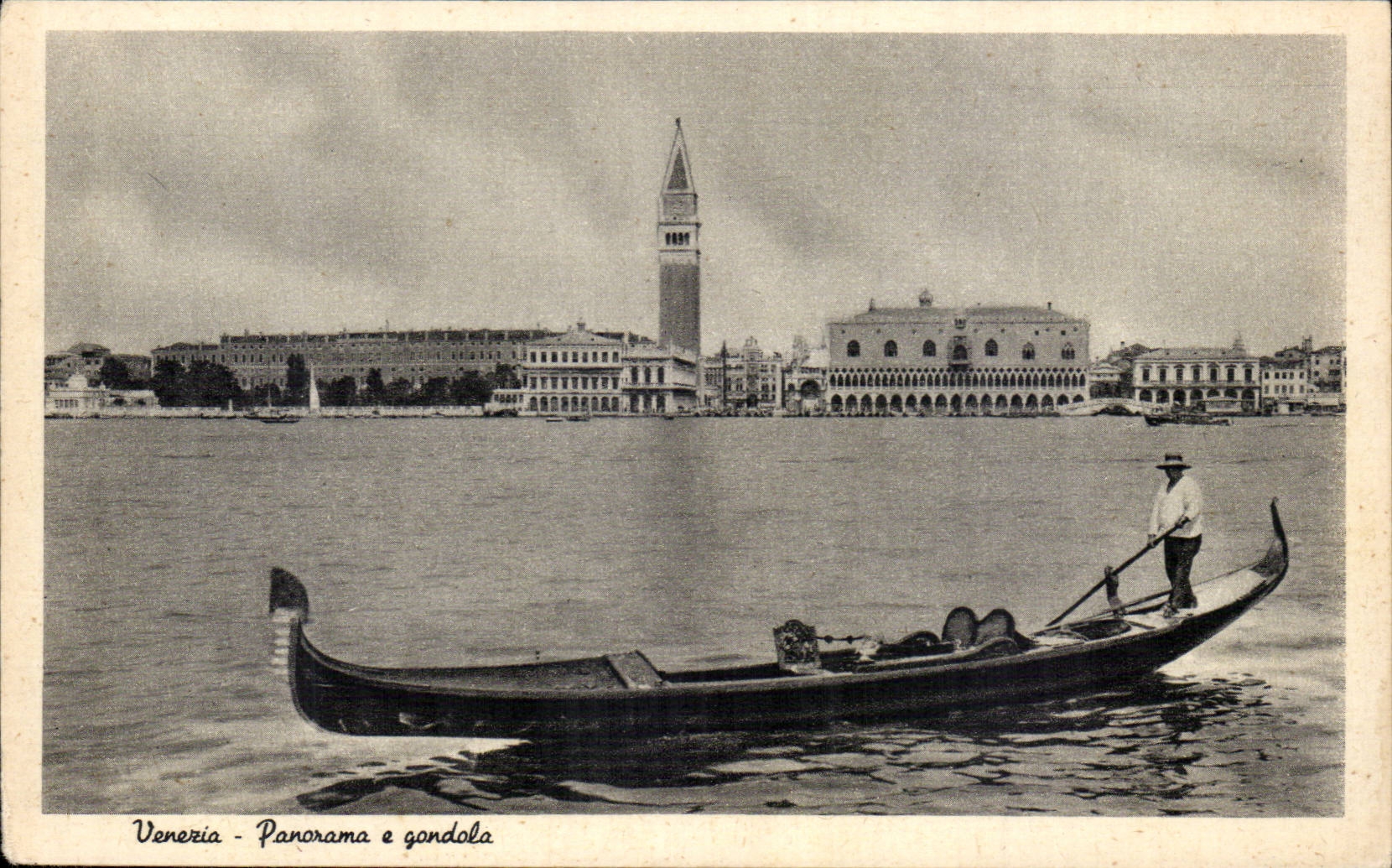 Italy Italia Venezia CPA Panoram el gondola