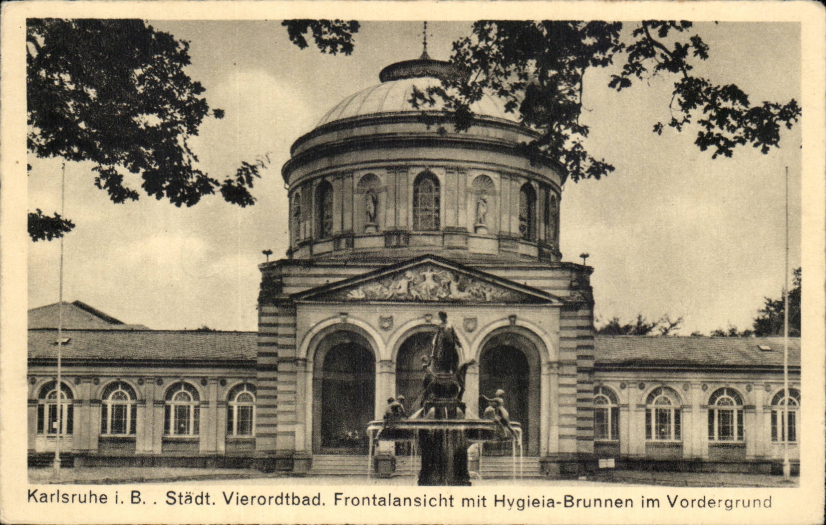 Allemagne CPA Karlsruhe Stadt Vierordtbad Frontalansicht mit Hygieia Brunen im Vordergrund