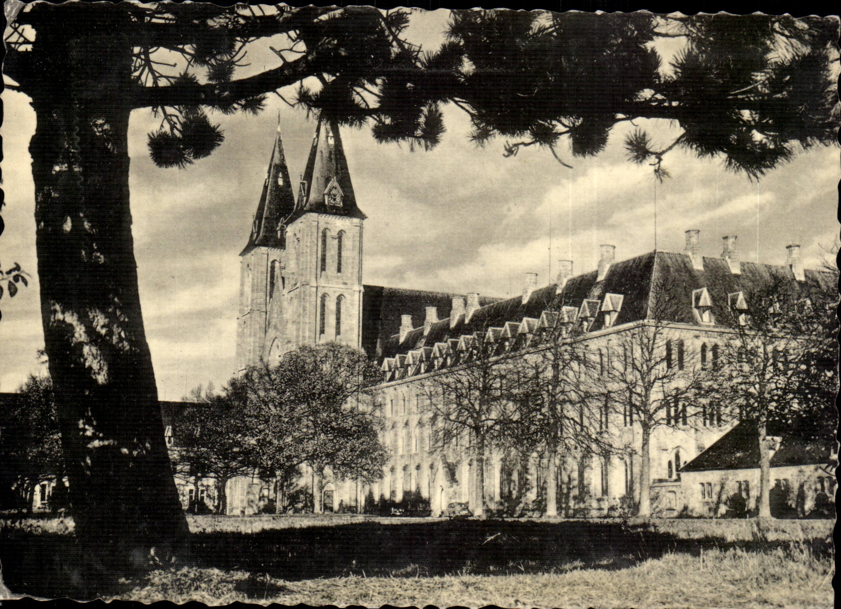 Belgie Belgium Abbey of Maredsous CPA Abbey and esplanade