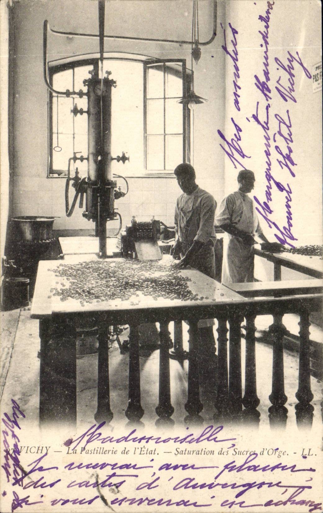 Vichy CPA La pastillerie de l'Etat Saturation des sucres d'orge TOP (petits metiers)