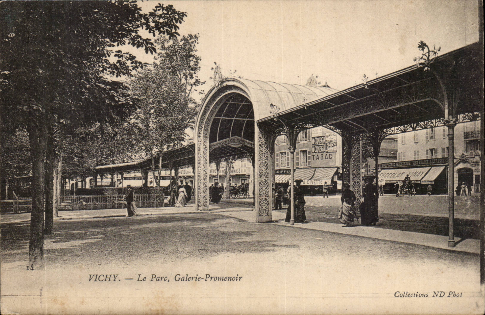 Vichy CPA Le parc Galerie promenoir