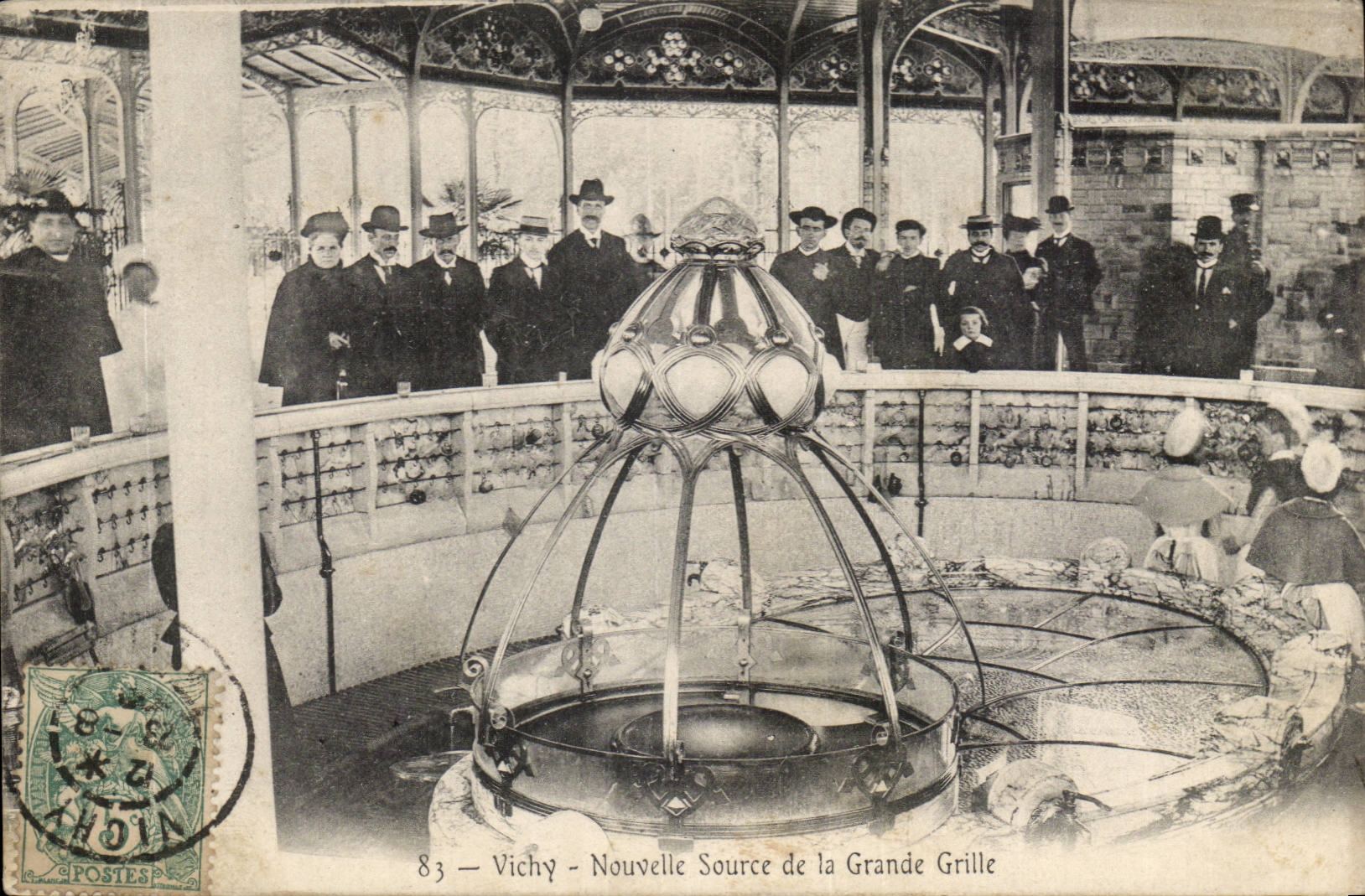 Vichy CPA Nouvelle source de la grande grille