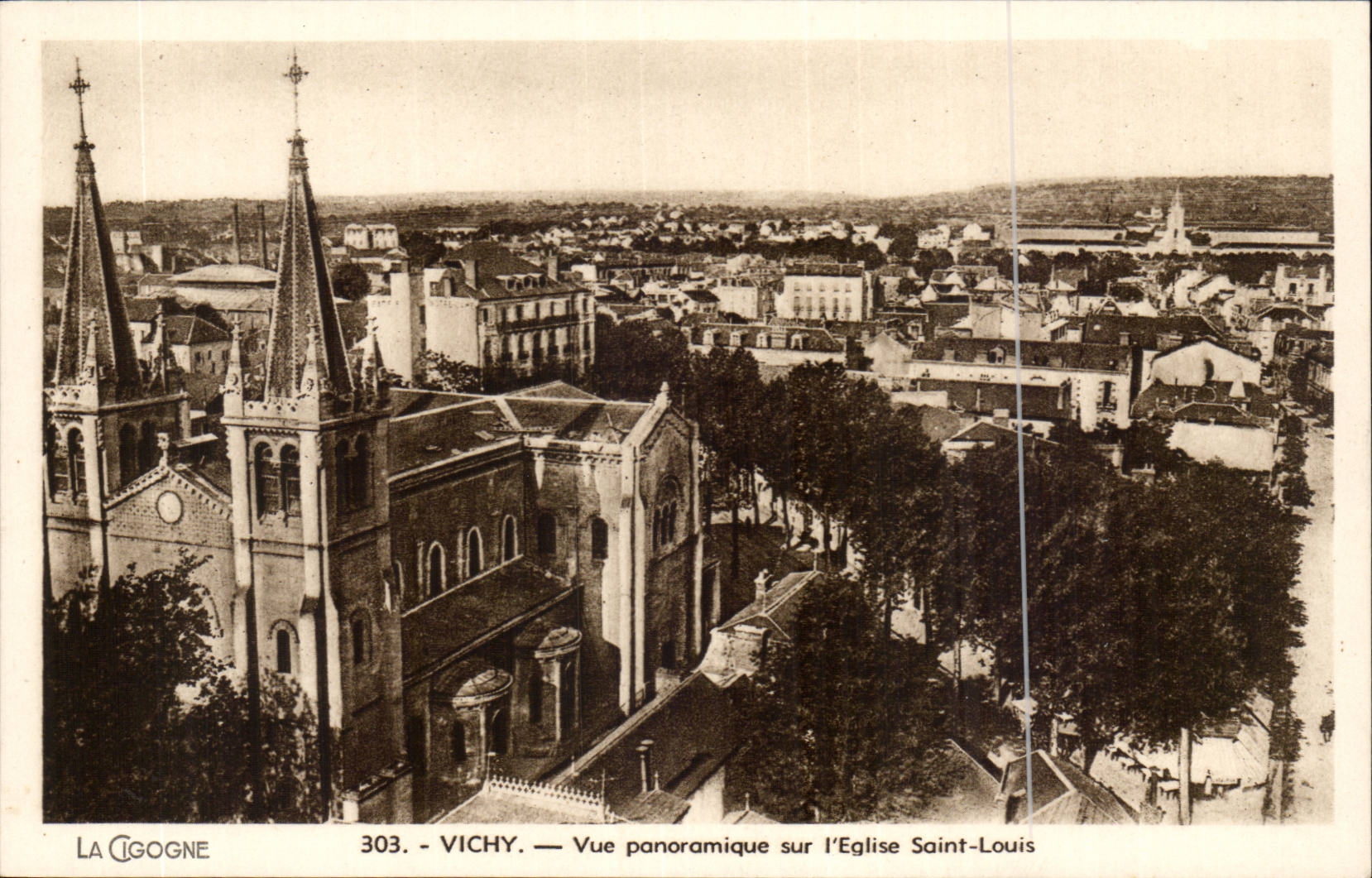 Vichy CPA Vue panoramique de l'eglise Saint Louis