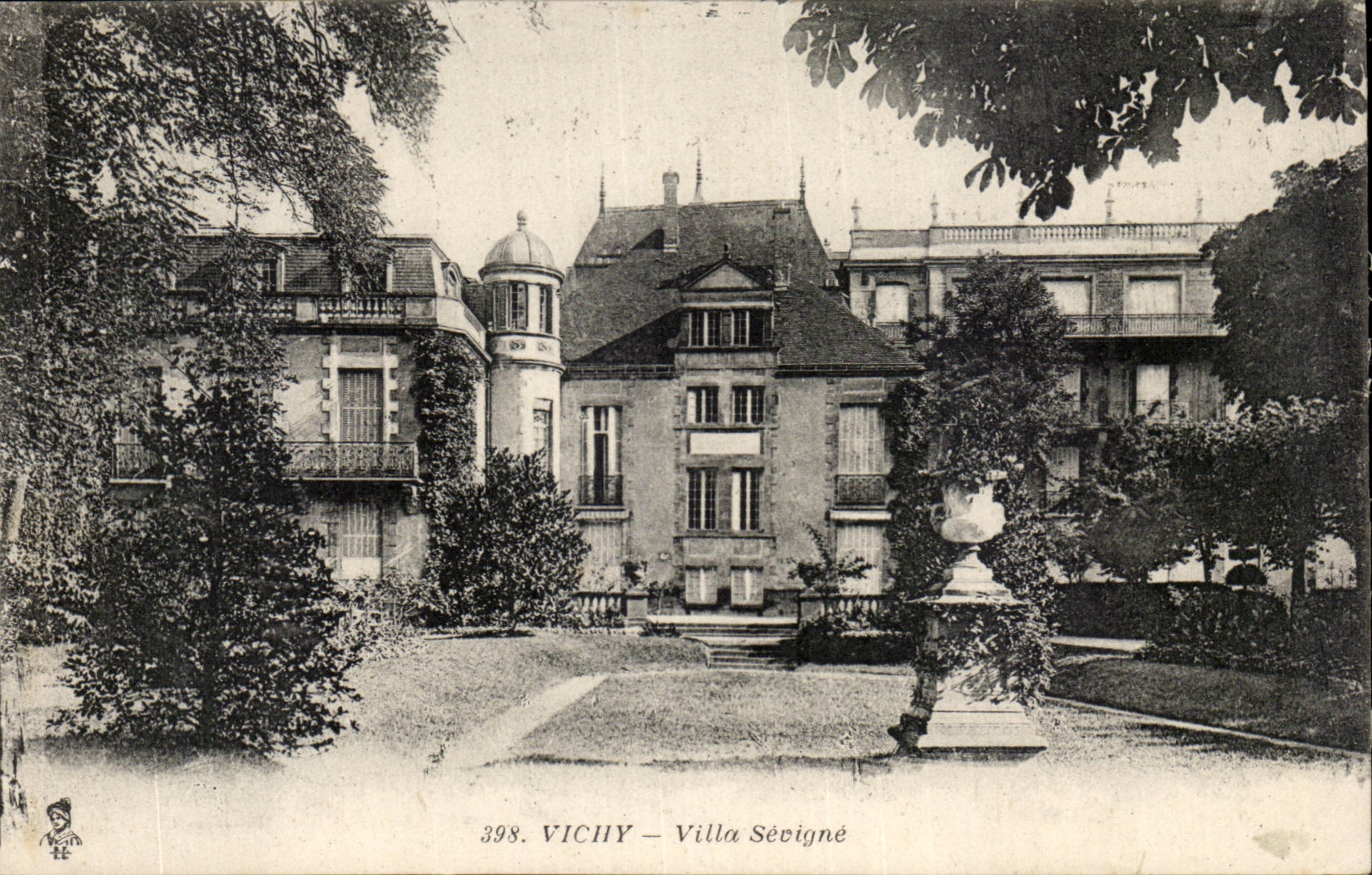 Vichy CPA Villa Sevigne