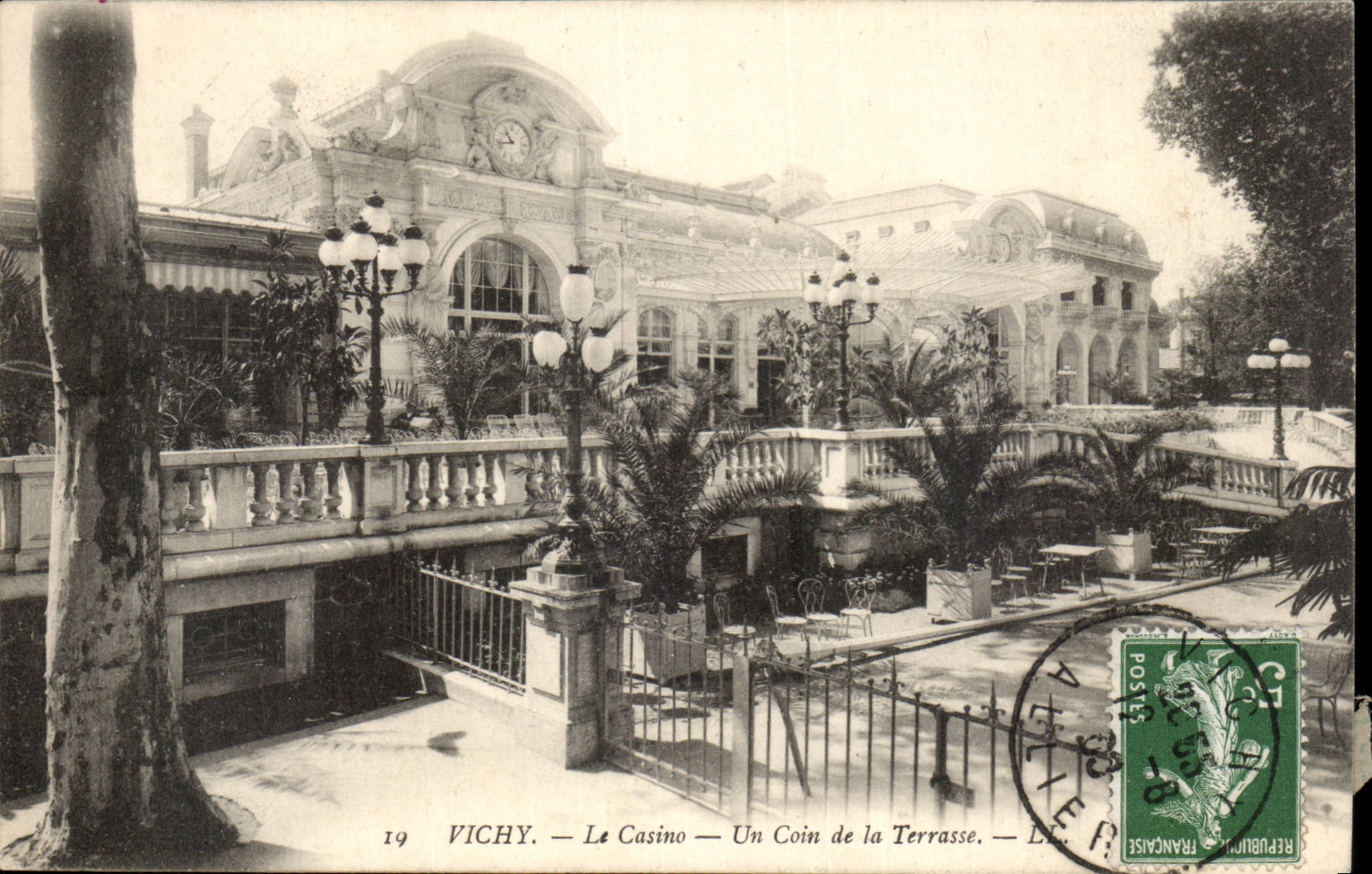 Vichy CPA Le casino Un coin de la terrasse