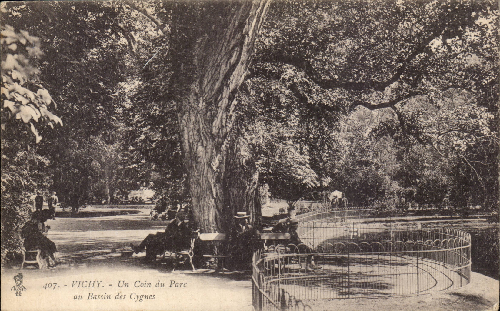 Vichy CPA Un coin du parc au bassin des cygnes