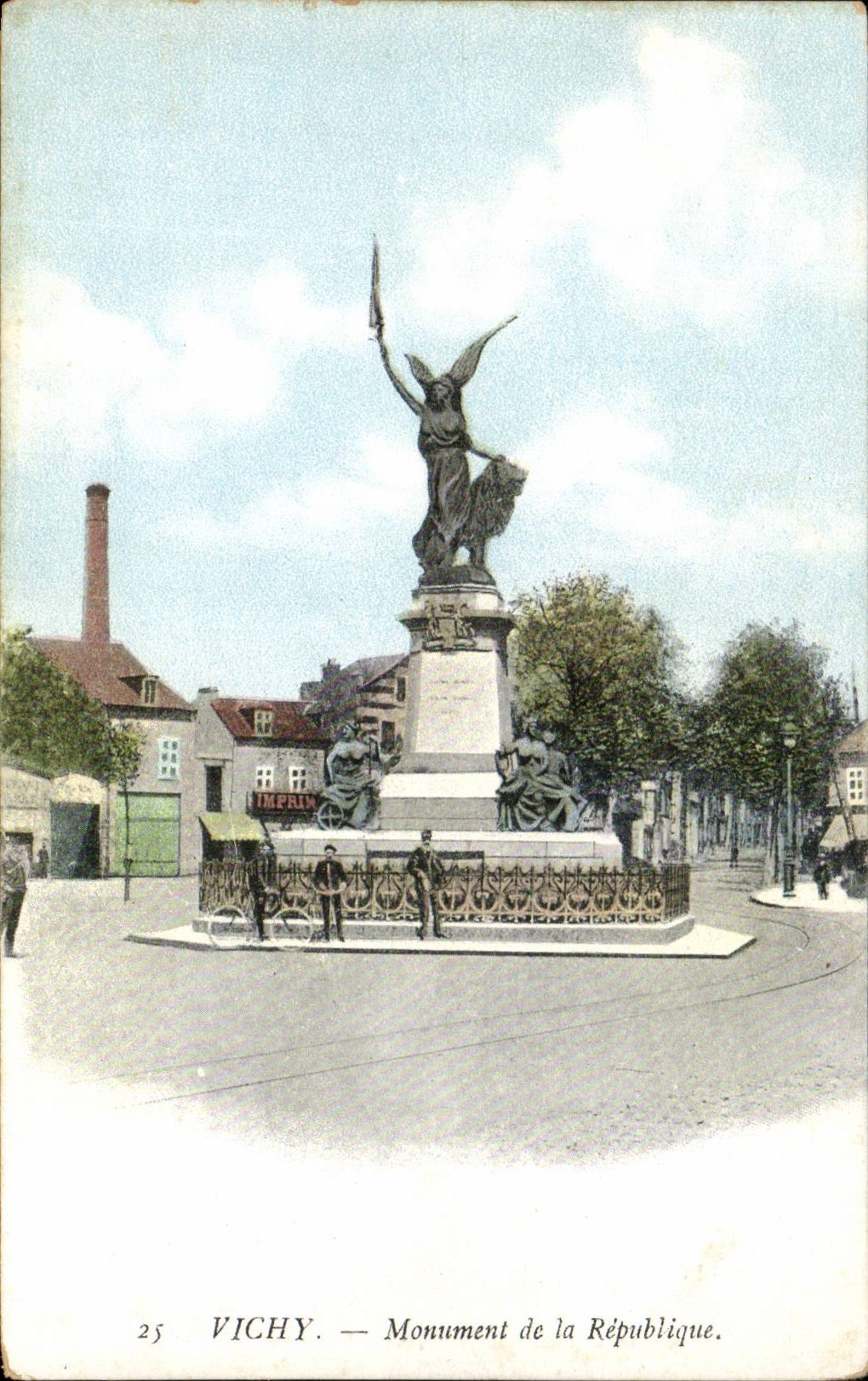 Vichy CPA Monument de la Republique