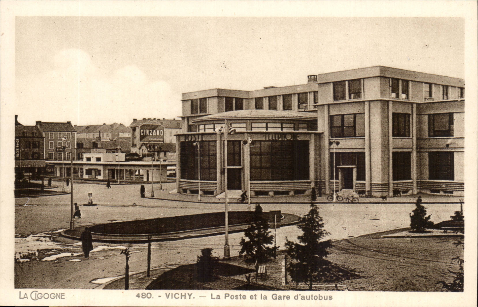 Vichy CPA La Poste et la gare d'autobus
