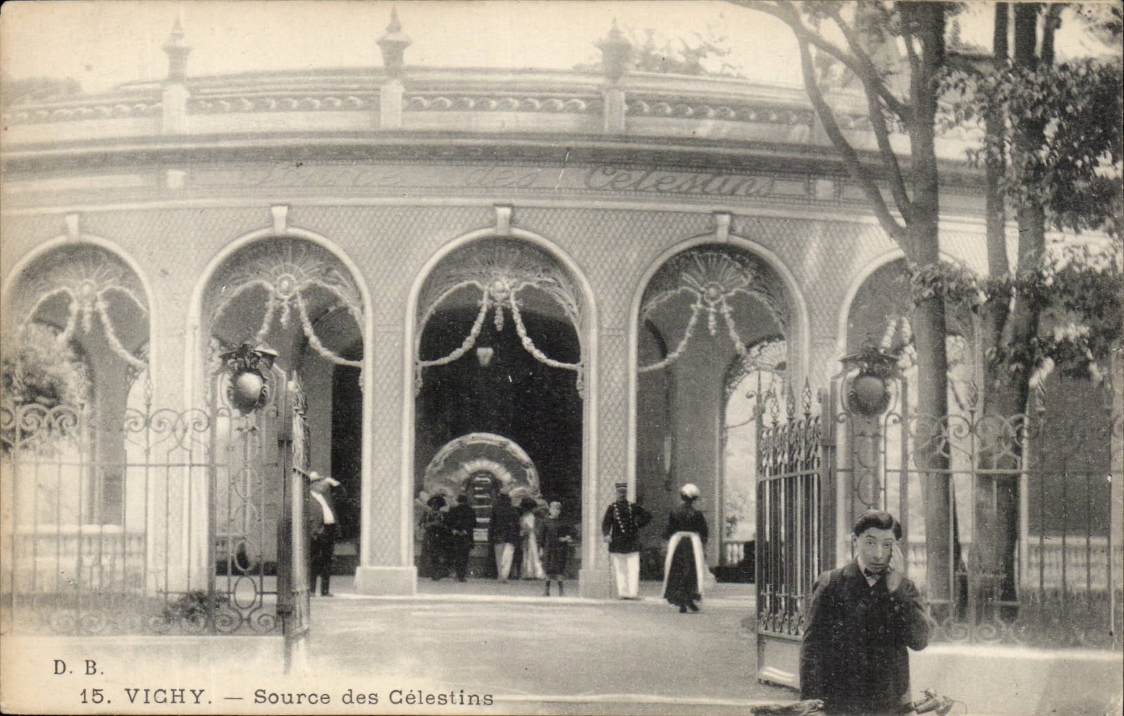 Vichy CPA Source des CElestins