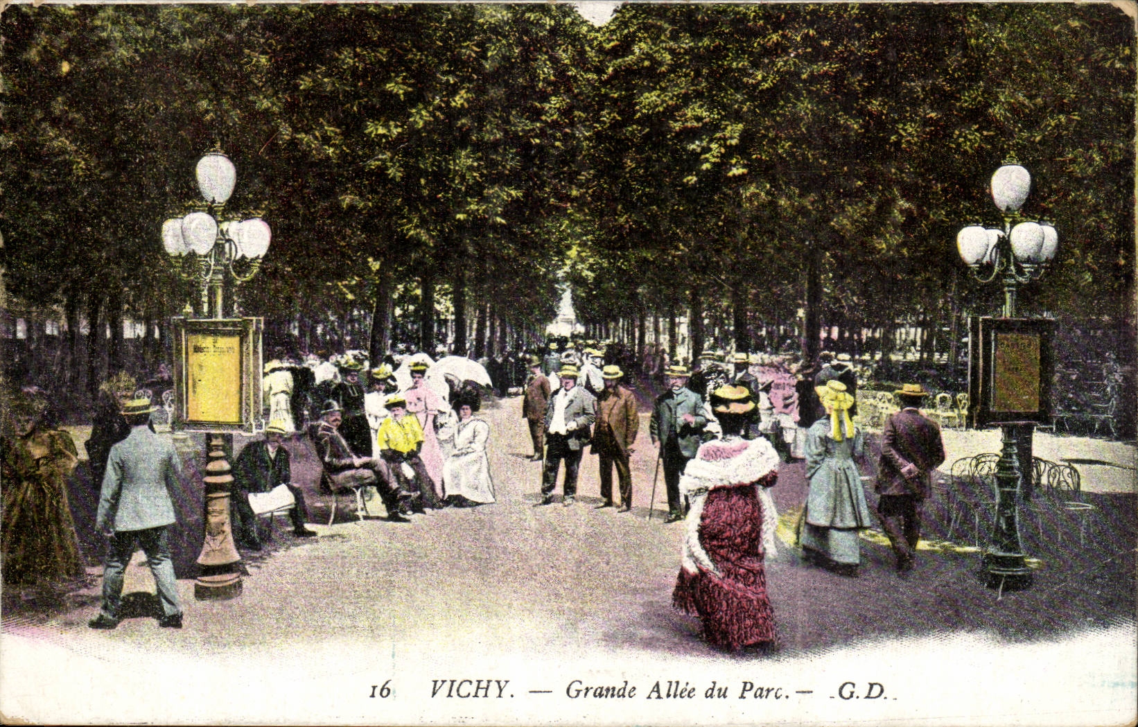 Vichy CPA Grande allee du parc