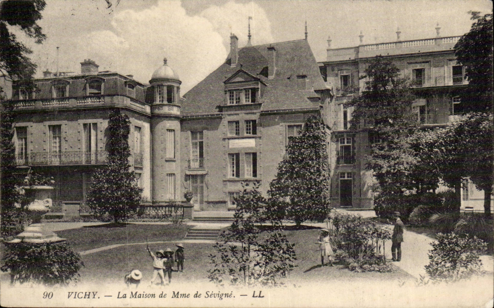 Vichy CPA Maison de Madame de Sevigne