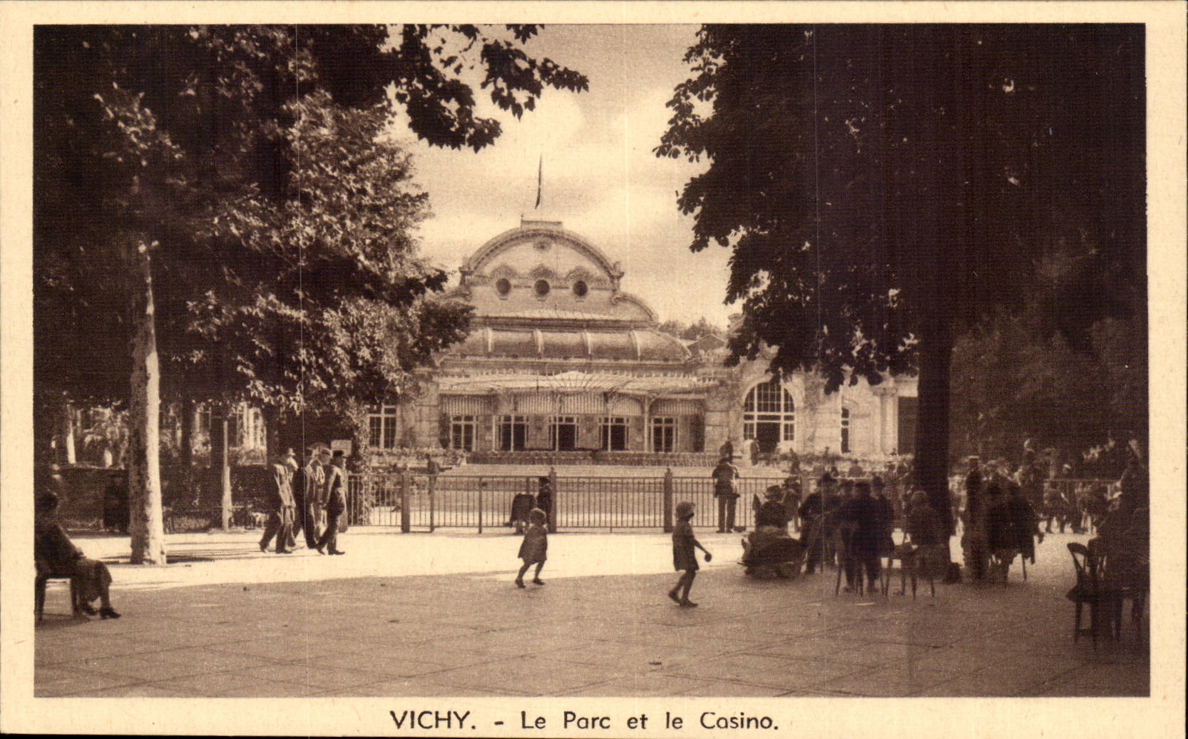 Vichy CPA Le parc et le casino