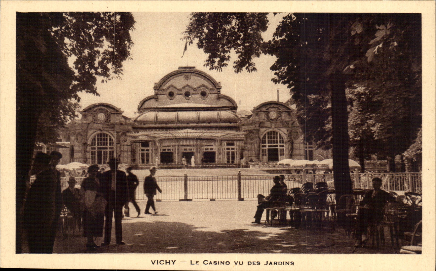 Vichy CPA Le casino vu des jardins