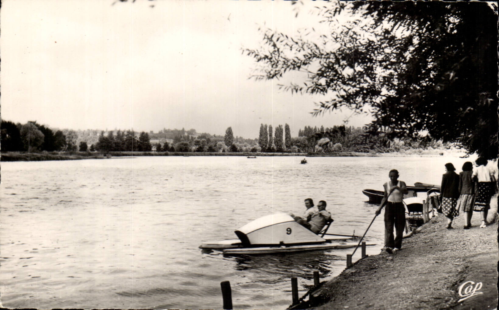 Vichy cPA Bords de l'Allier