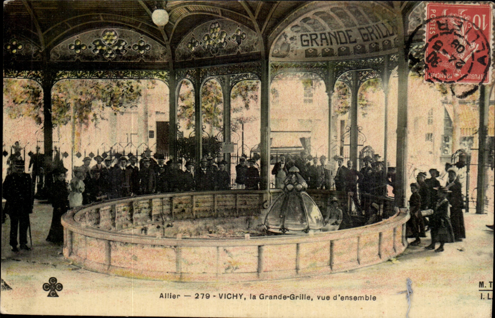 Vichy CPA La grande grille Vue d'ensemble