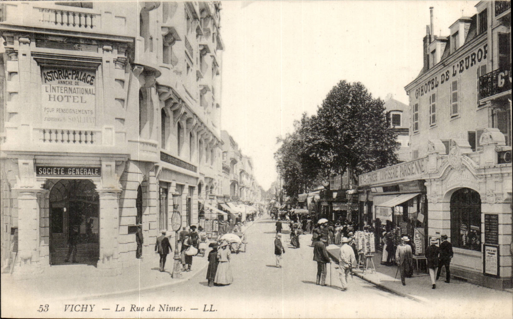 Vichy CPA La rue de Nimes (Societe Generale)