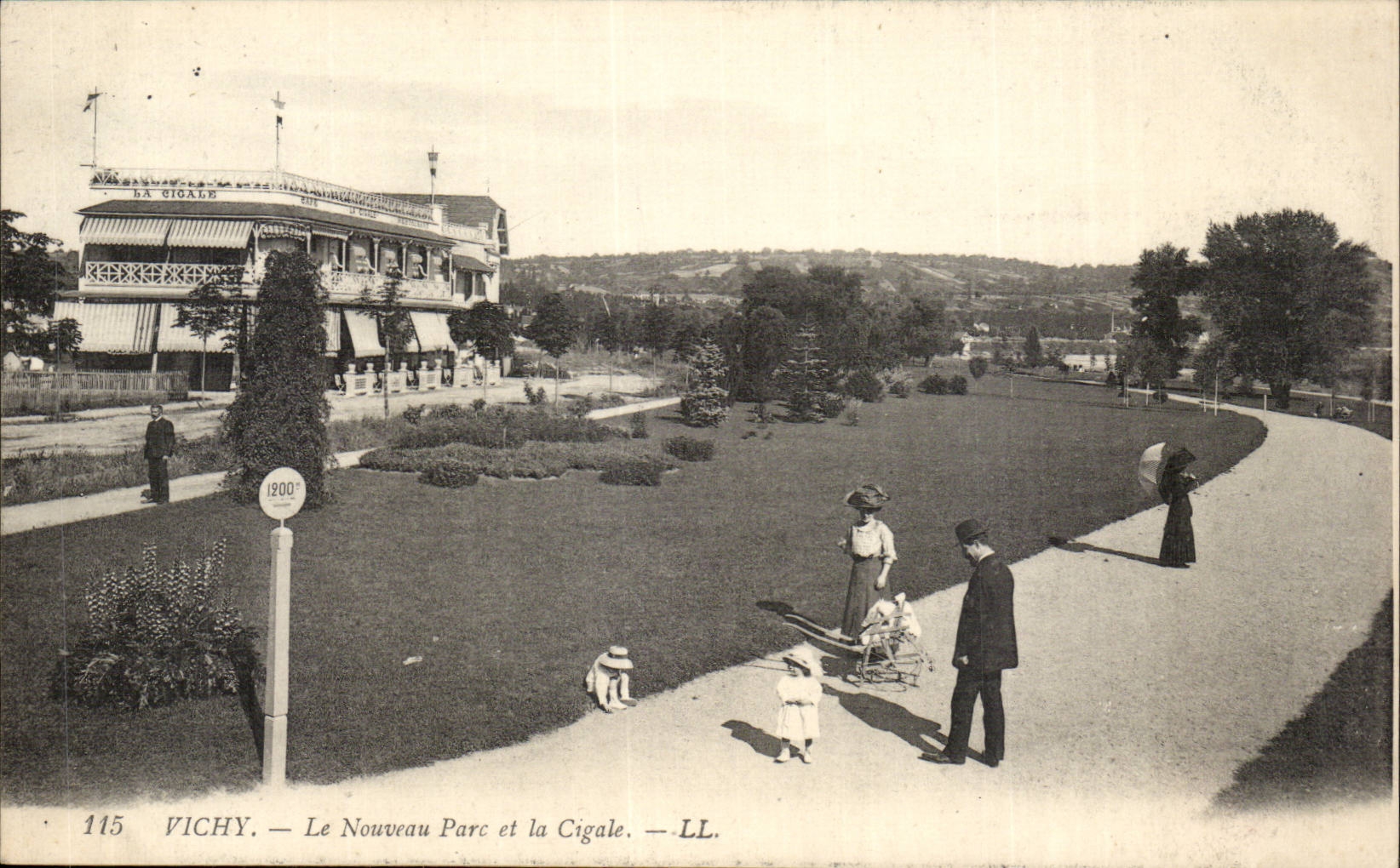 Vichy CPA Le nouveu parc et la Cigale