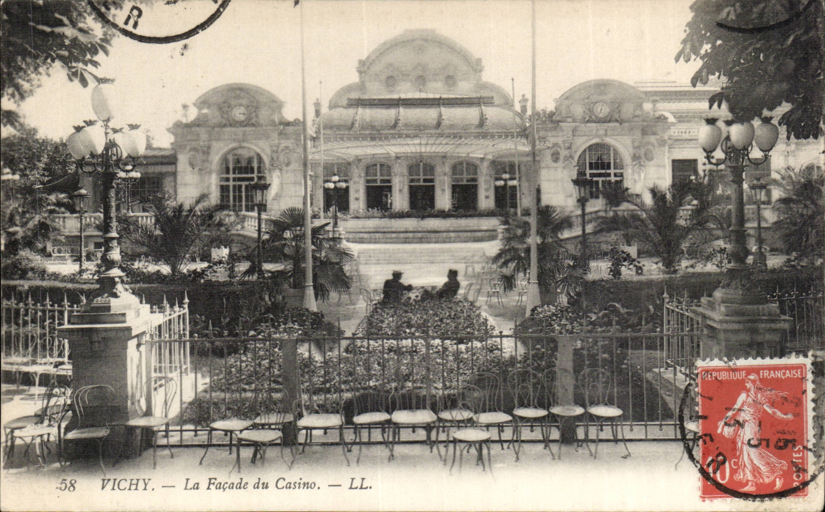 Vichy CPA La facade du casino