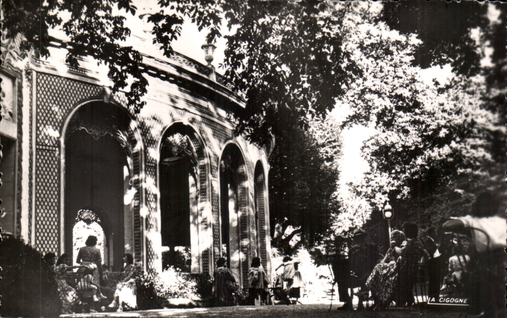 Vichy CPA Reine des villes d'eaux Source des CElestins