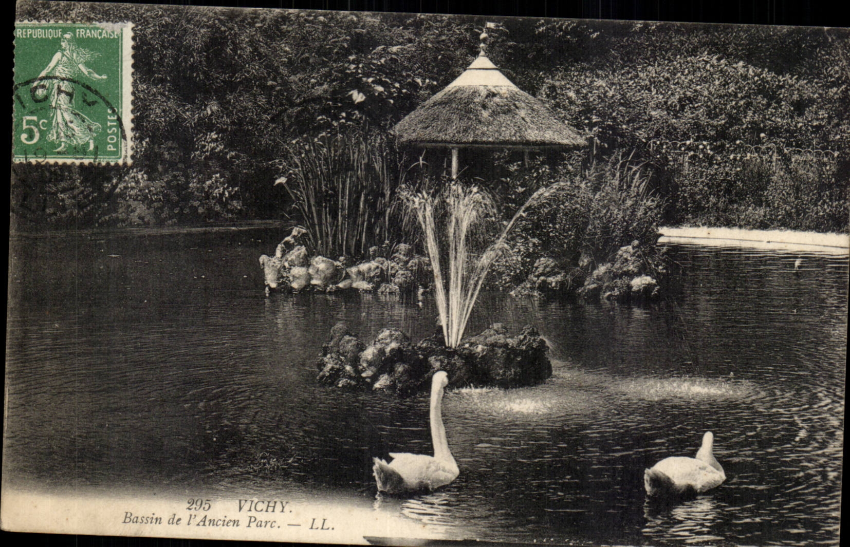 Vichy CPA Bassin de l'ancien parc (cygnes swan)
