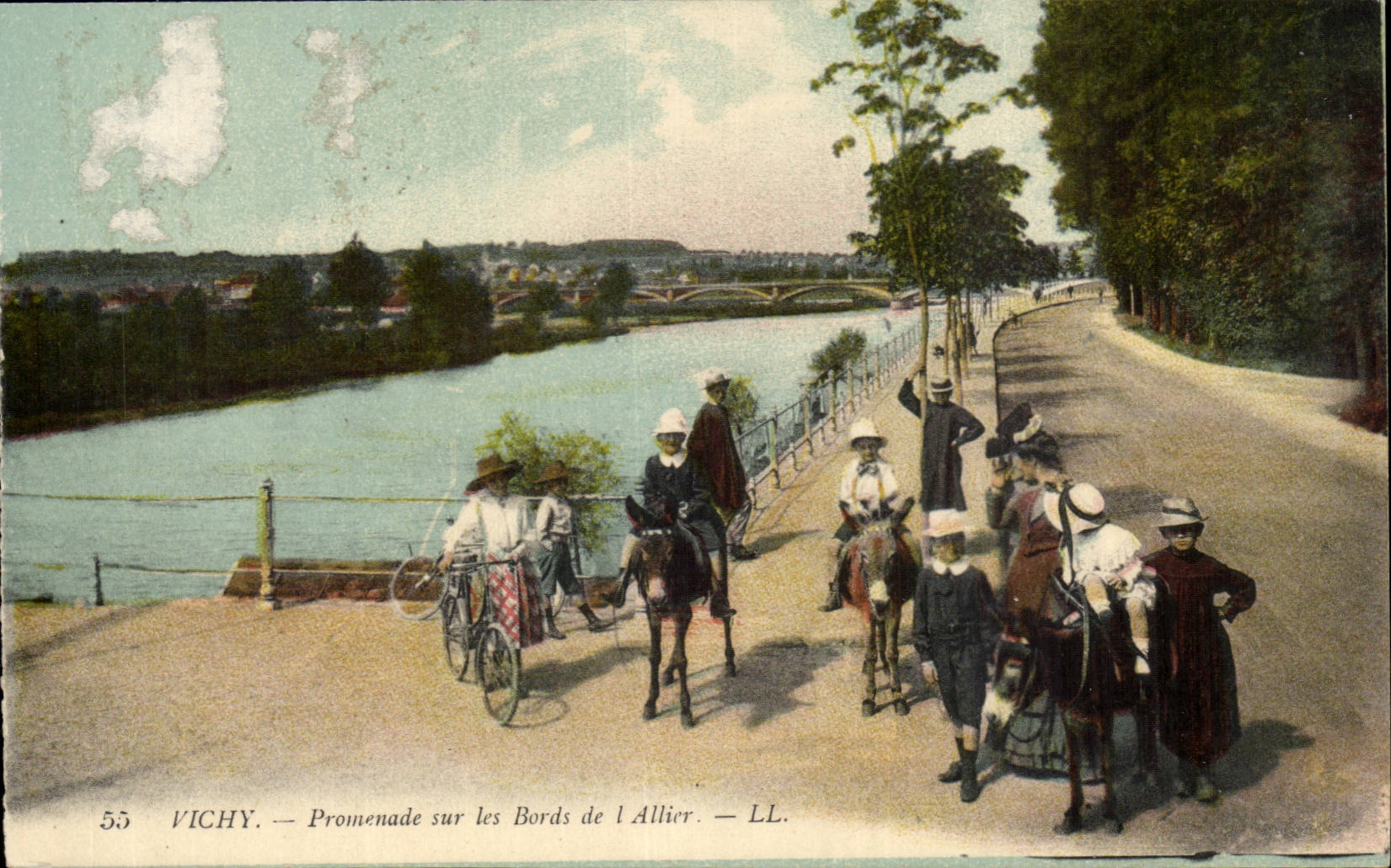 Vichy CPA Promenade sur les Bords de l'Allier (ane donkey)