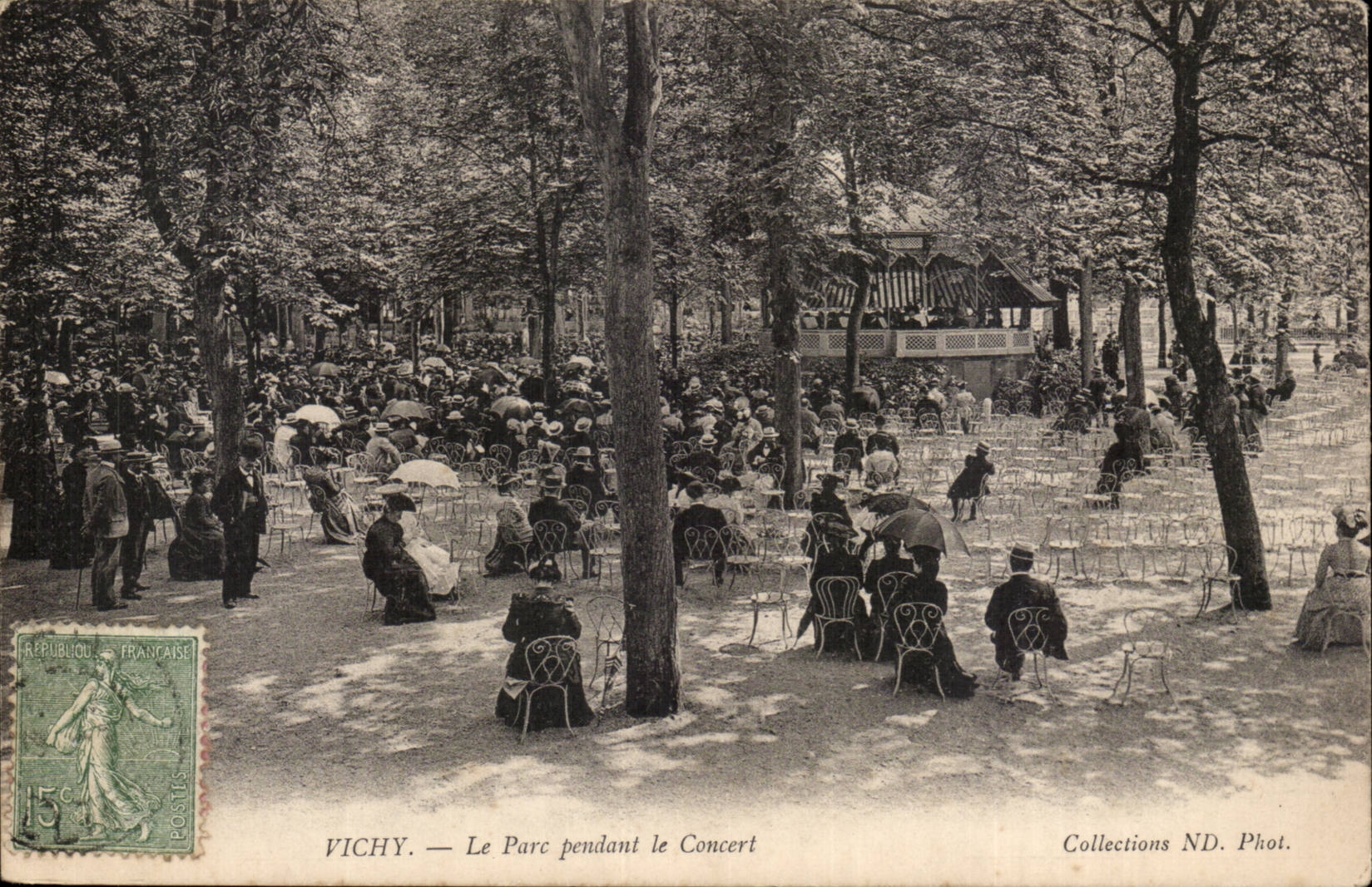 Vichy CPA Le parc pendant le concert