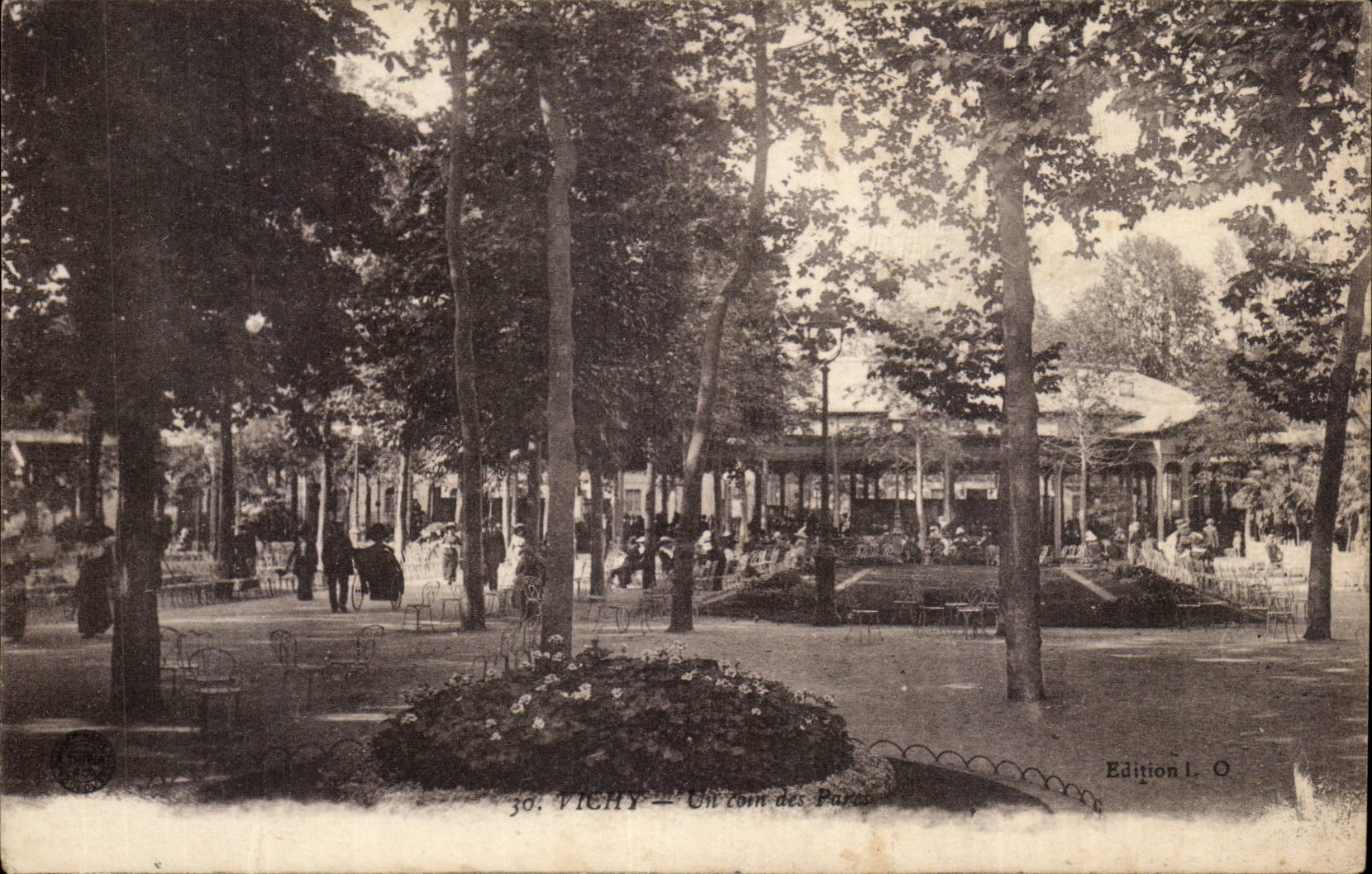 Vichy CPA Un coin des parcs