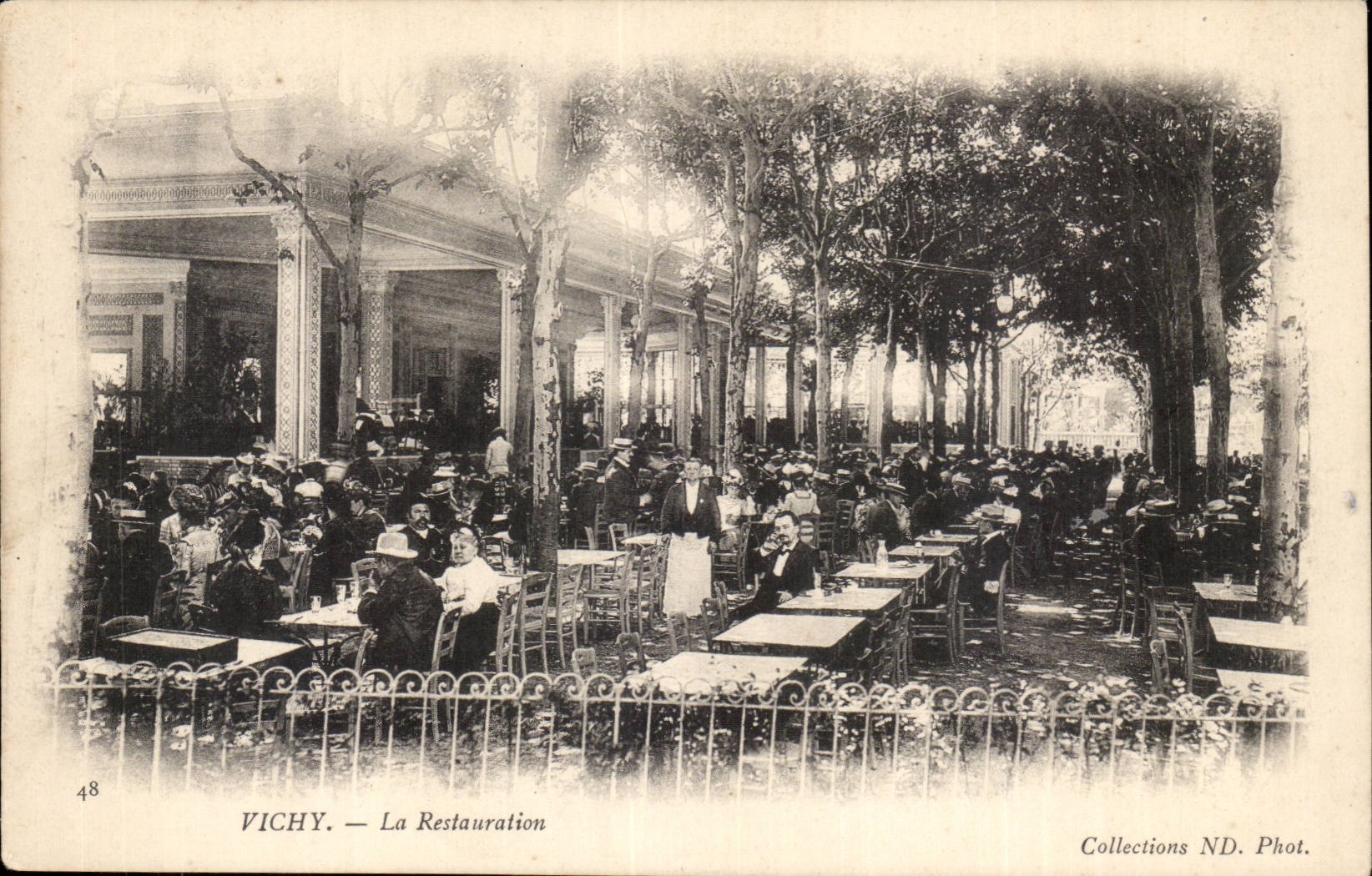 Vichy CPA La Restauration