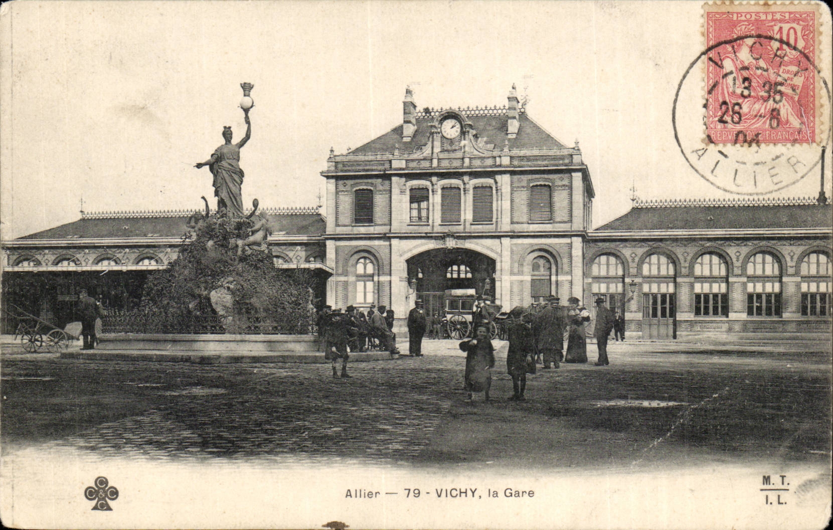 Vichy CPA La gare