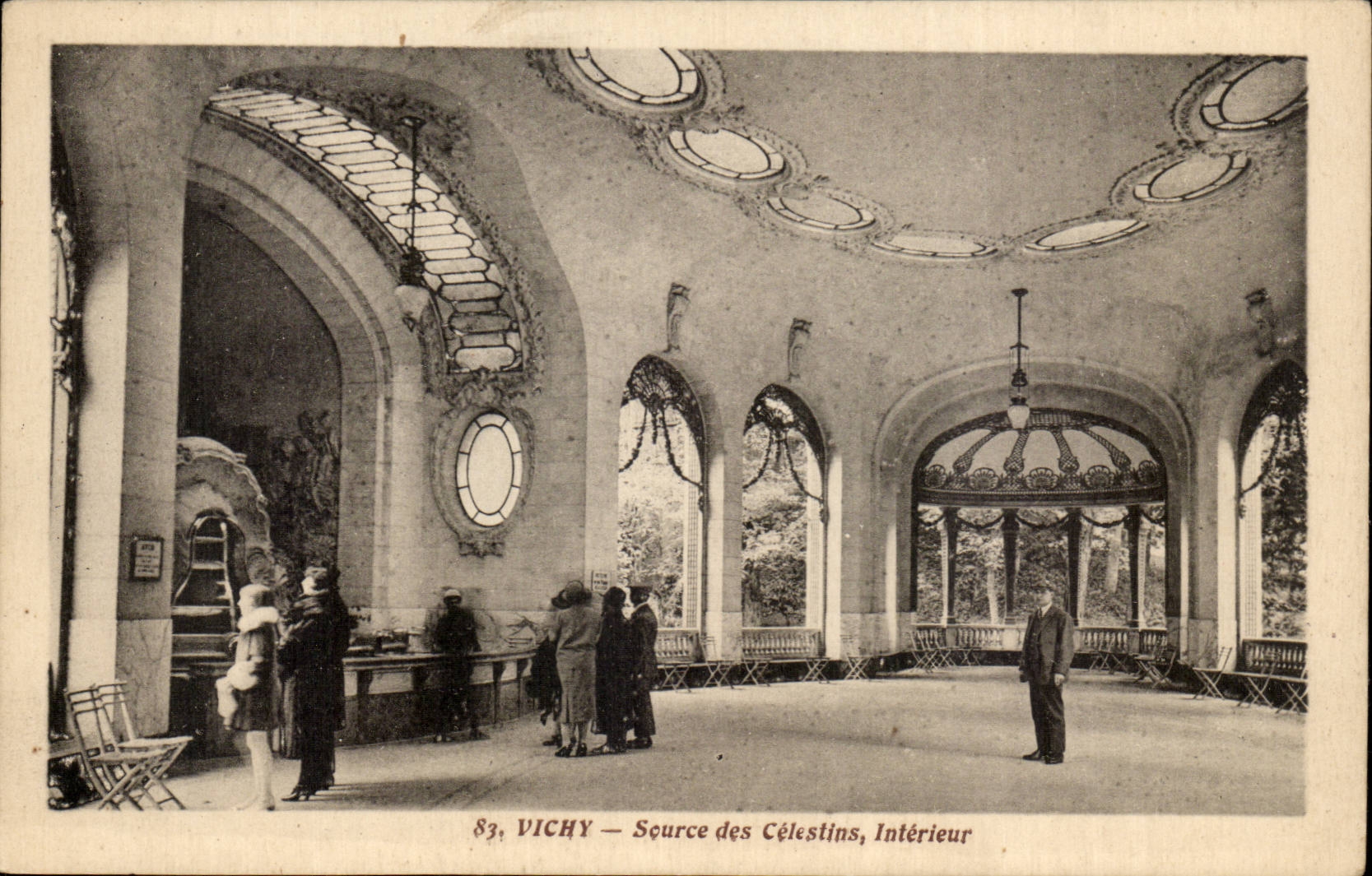 Vichy CPA Source des CElestins Interieur