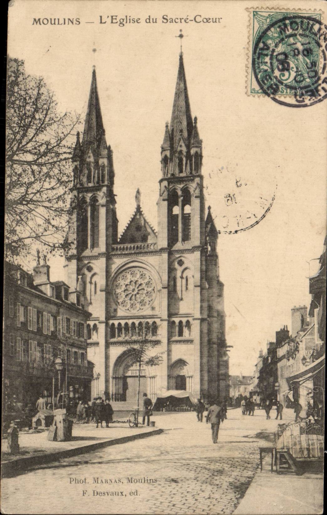 Moulins CPA the church of the Sacring Heart