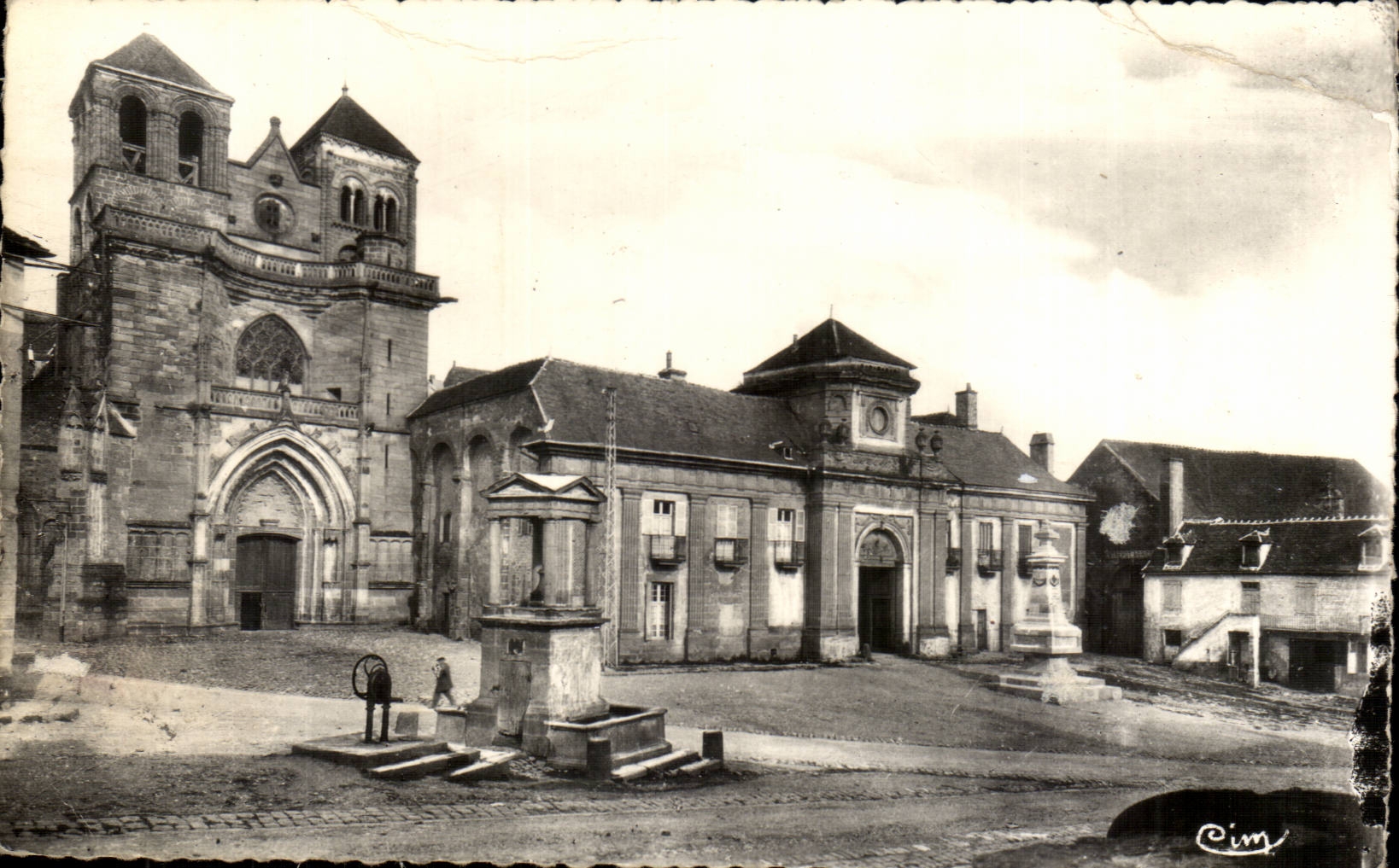 Souvigny CPA the church and the monument
