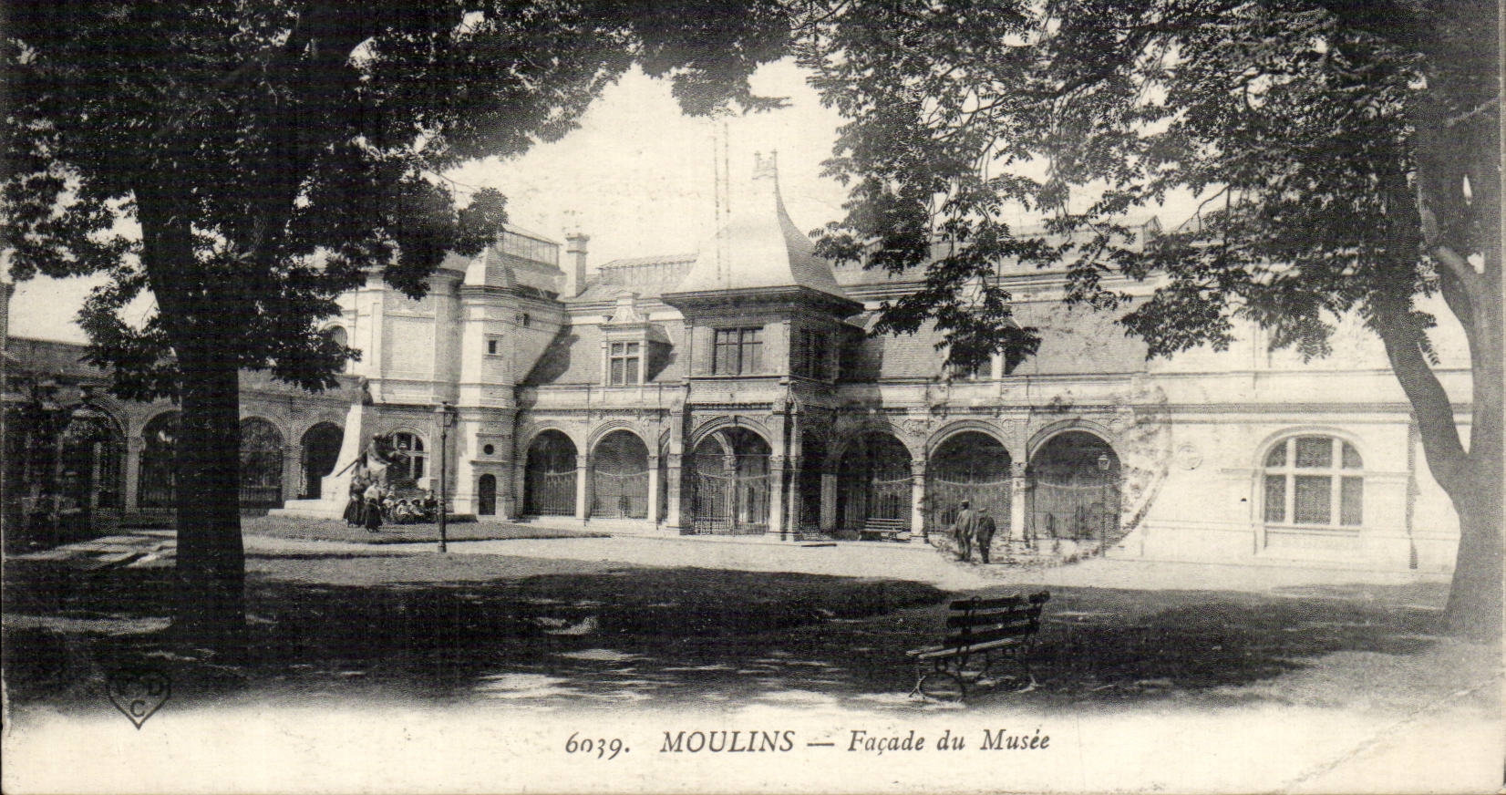 Moulins - Frontage of the Museum - CPA