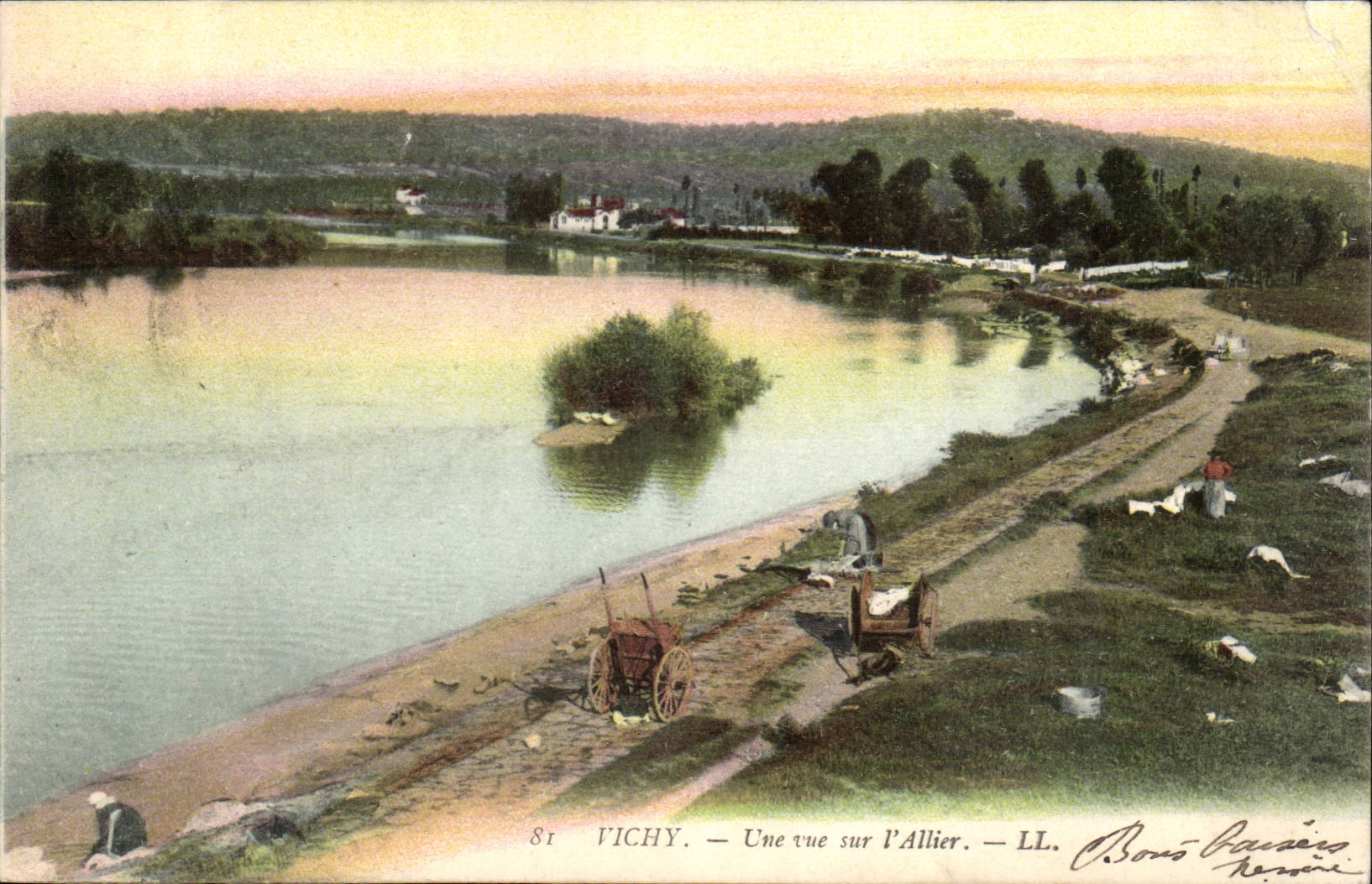 Vichy - Une vue sur l'Allier - CPA 