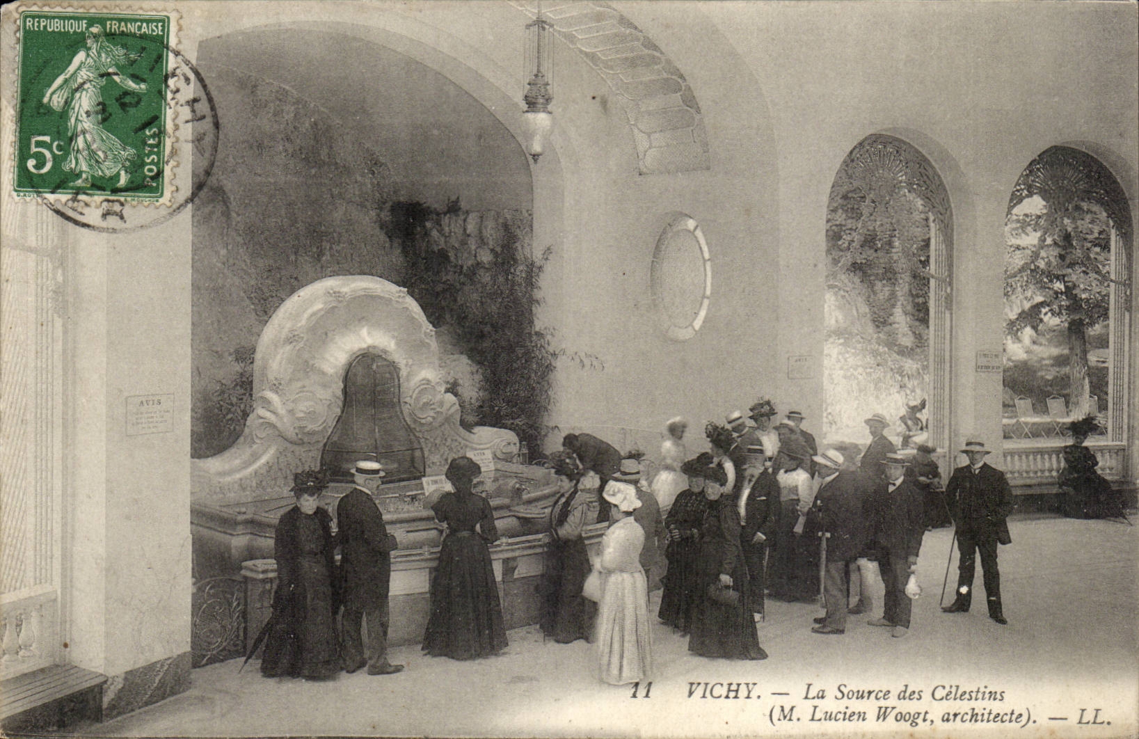 Vichy - La Source des Celestins - CPA 