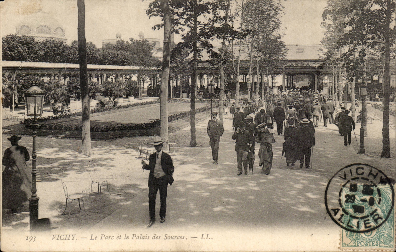 Vichy - Le Parc et le Palais des Sources - CPA 