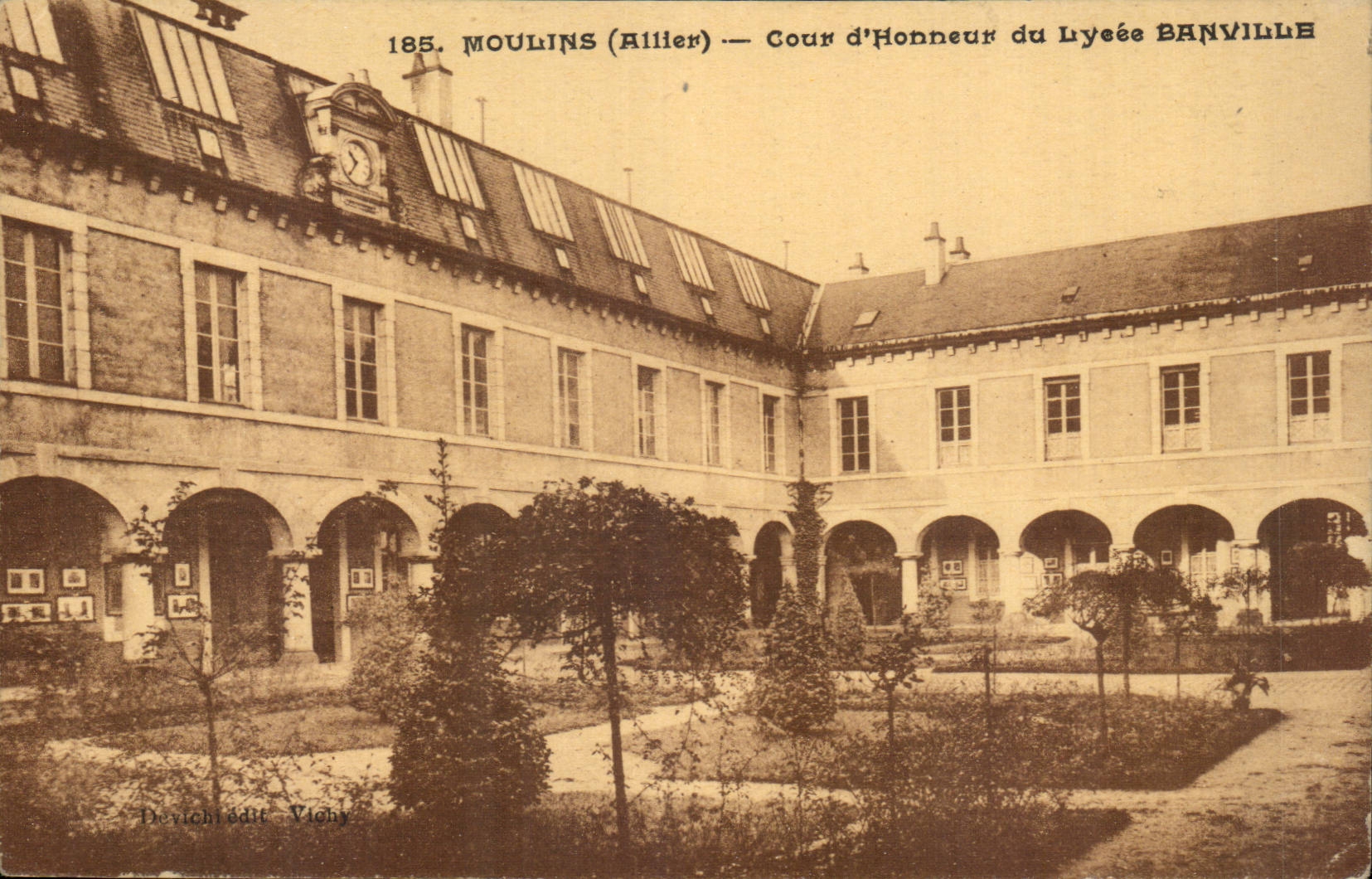 Moulins - Main courtyard of the Banville College - CPA