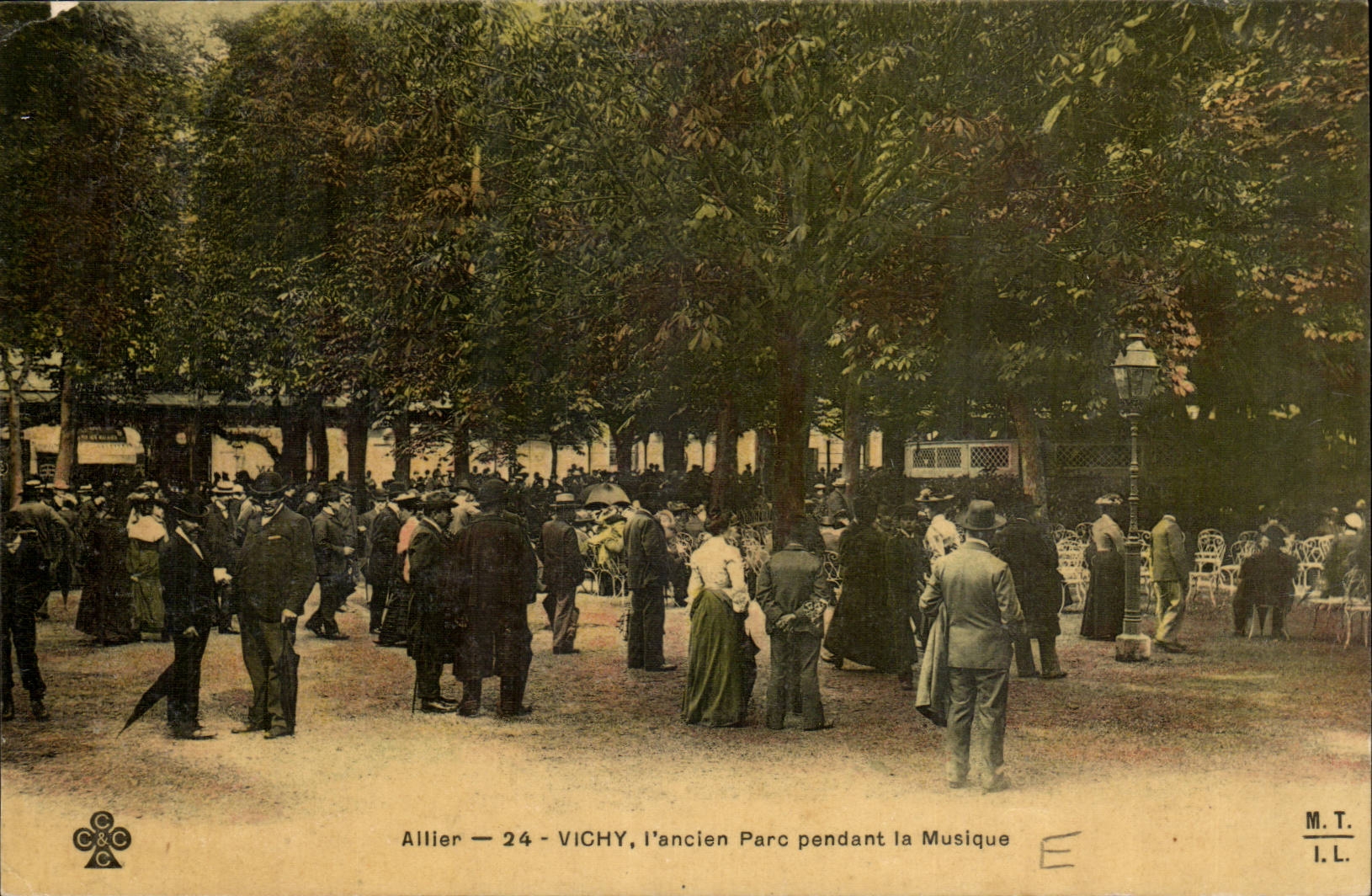 Vichy - l'ancien Parc pendant la Musique - CPA 