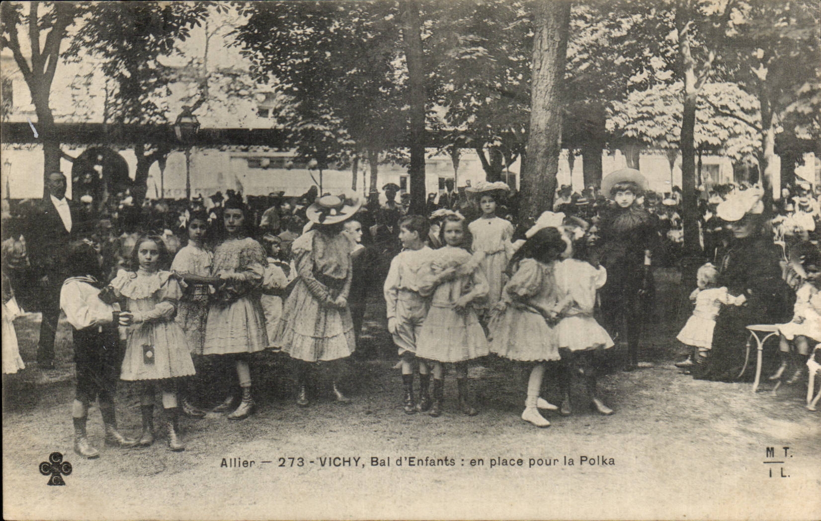 Vichy - Bal d'Enfants en place pour la Polka - danse - CPA 