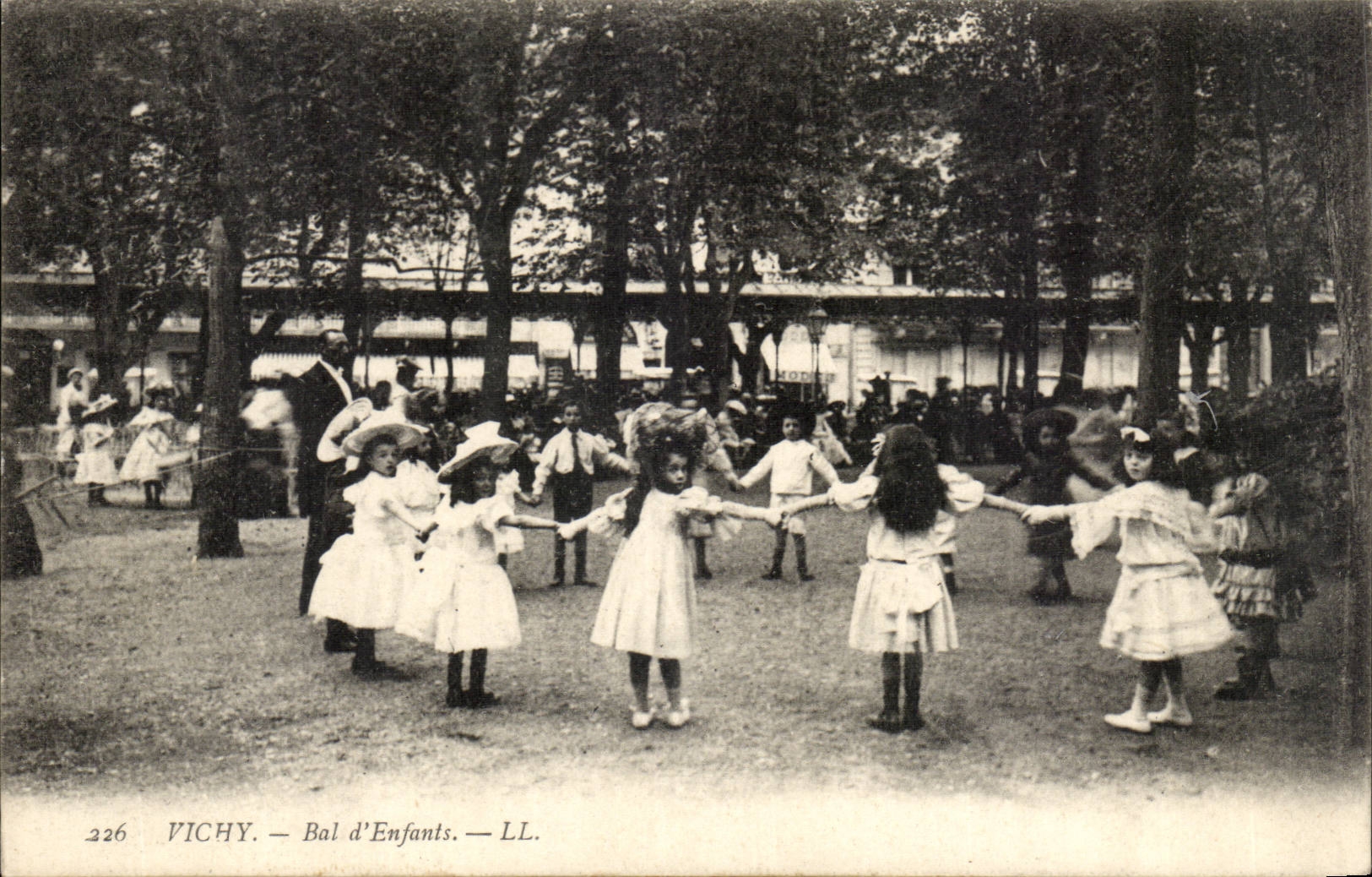 Vichy - Bal d'Enfants - danse - CPA 