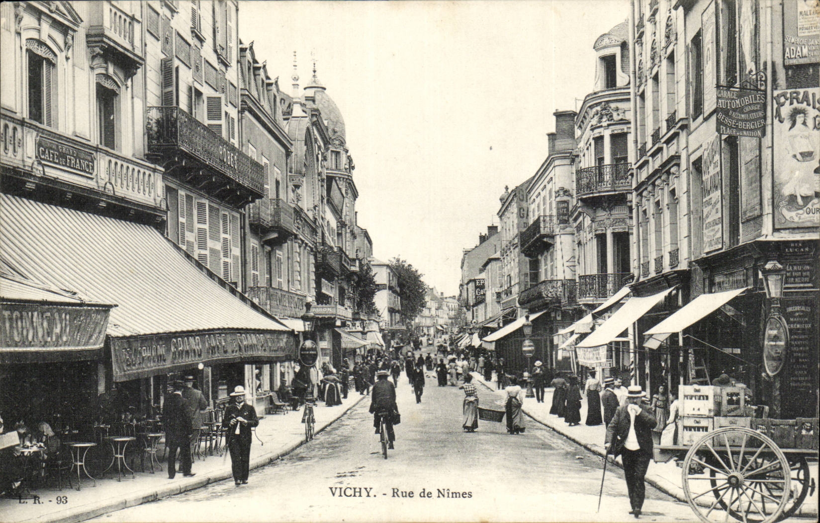 Vichy - Rue de Nimes - CPA 