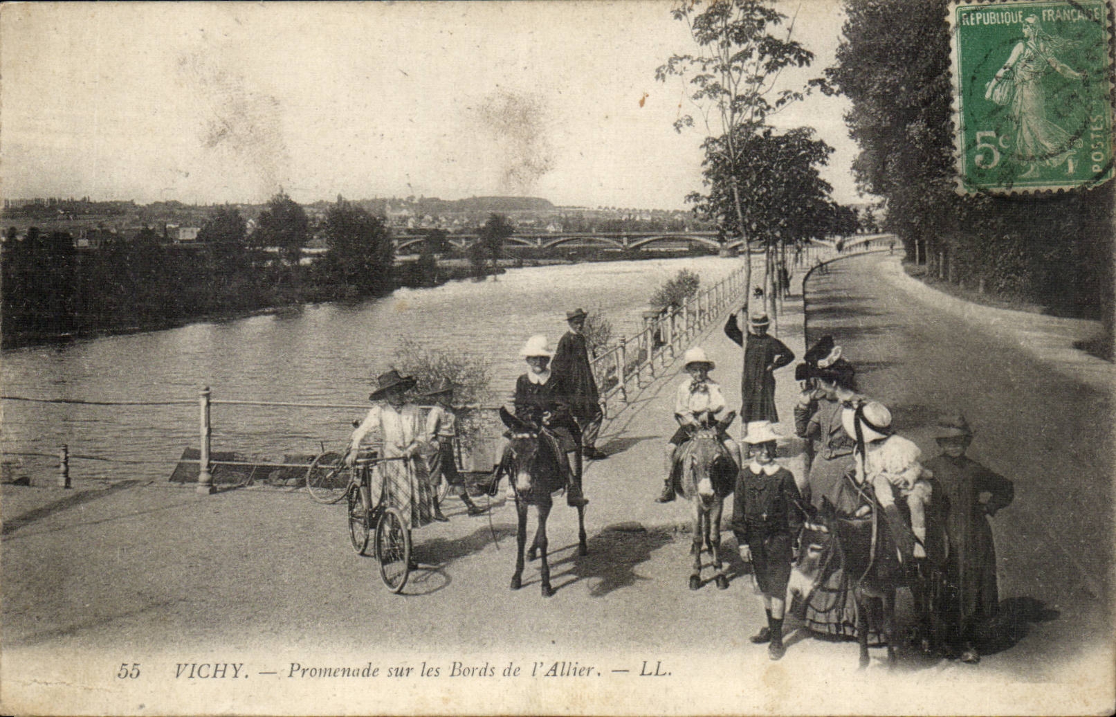 Vichy - Pomenade sur les bords de l'Allier - velo - cyclisme - ane - donkey - CPA 