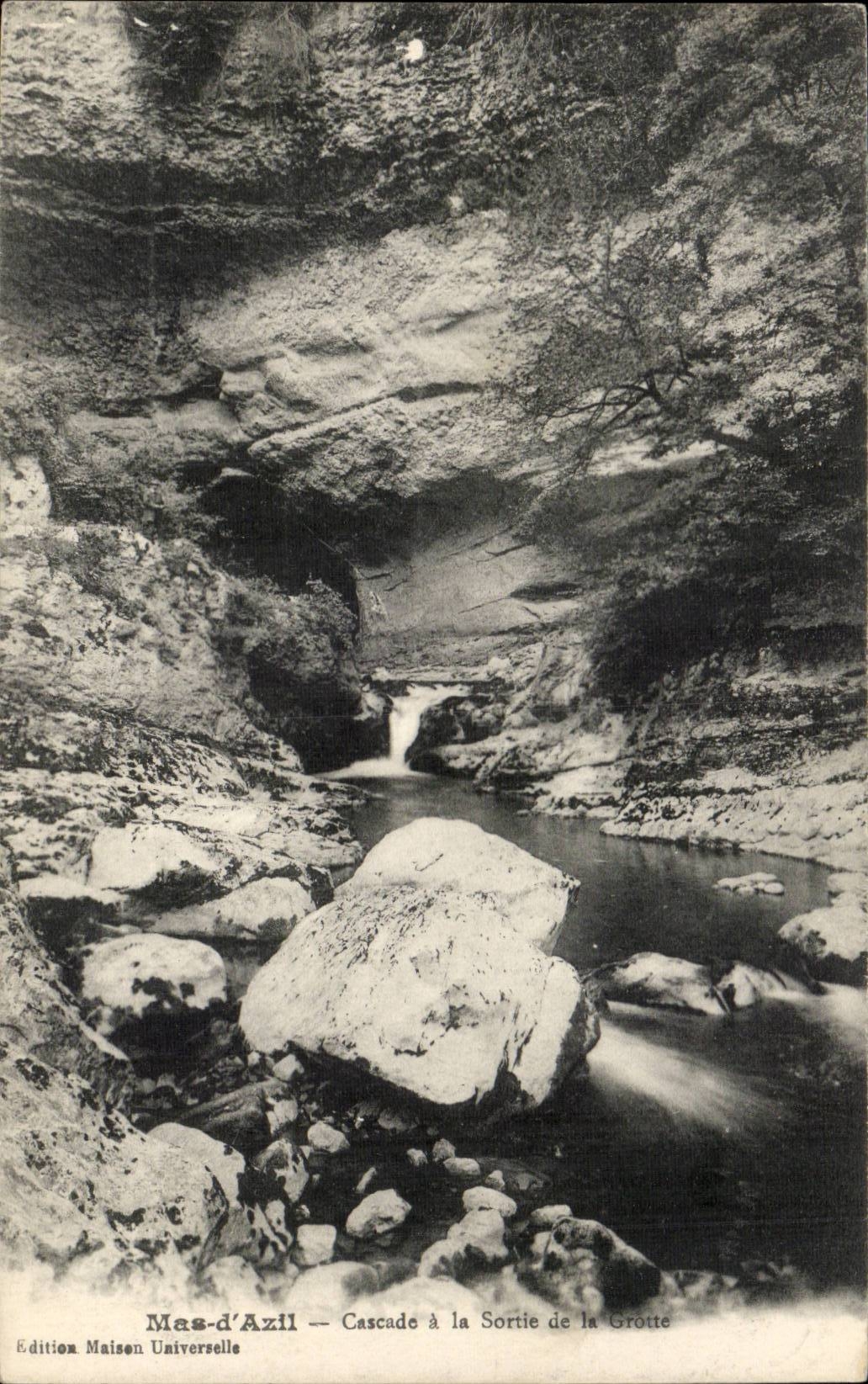 The Farmhouse of Azil CPA Cascades at the exit of the cave