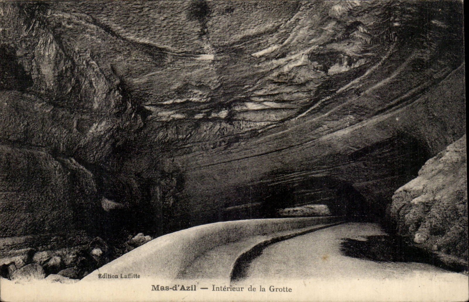 The Farmhouse of Interior Azil CPA of the cave