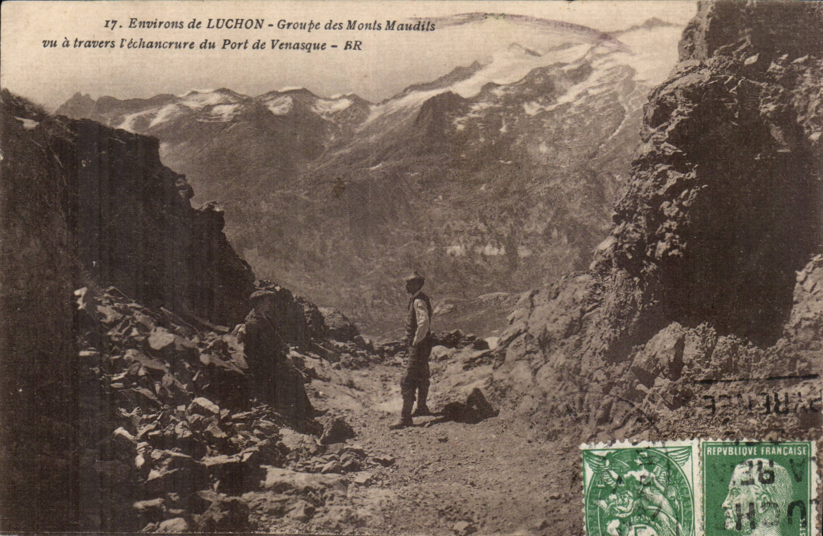 Surroundings of luchon CPA Group cursed Mounts seen through the notch of the port of Venasque