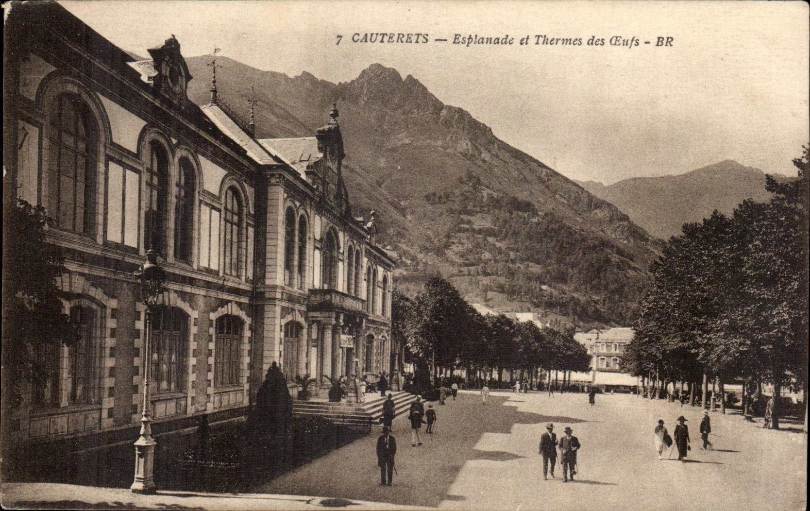 Cauterets CPA Esplanade and thermal baths of eggs