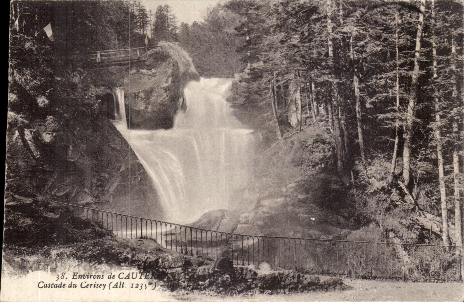 Surroundings of CAuterets CPA Cascade of Cerisey